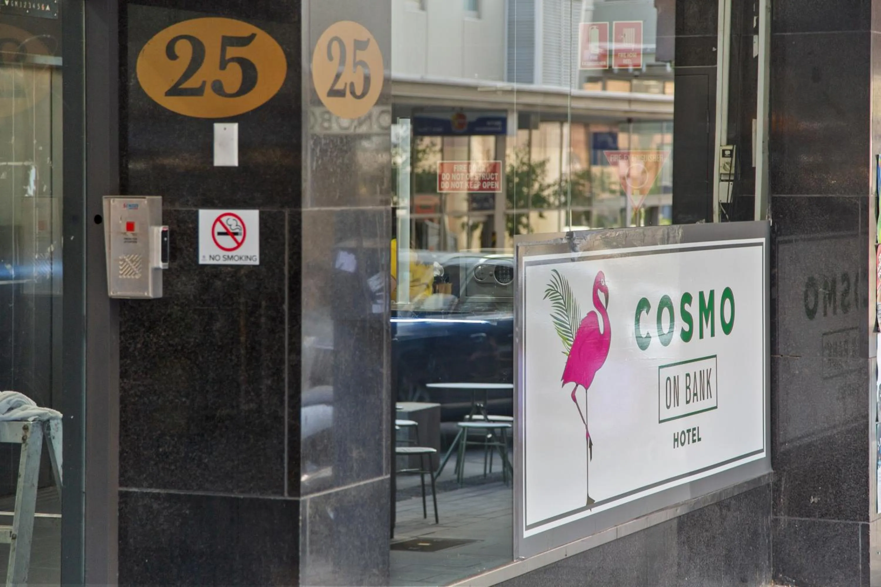 Property building in Cosmo on Bank