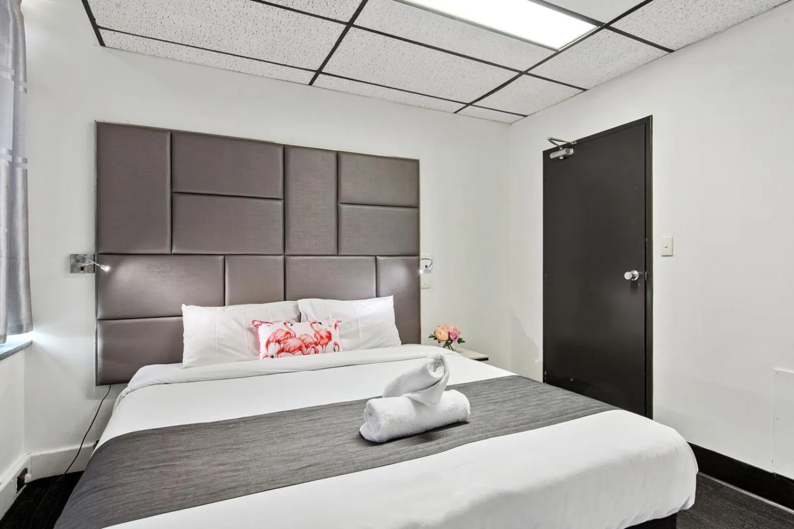 Photo of the whole room, Bed in Cosmo on Bank