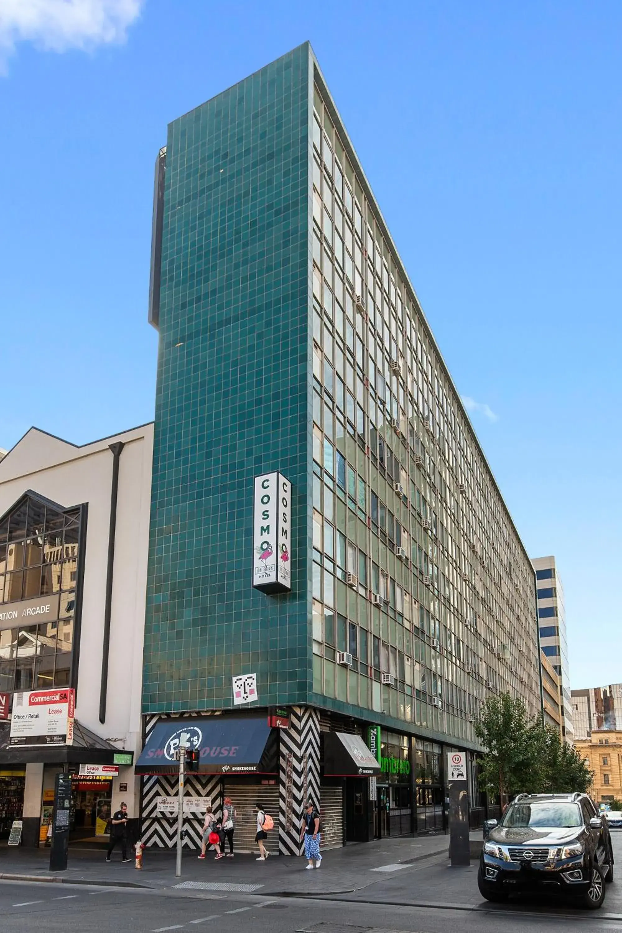 Property building in Cosmo on Bank Property building in Cosmo on Bank