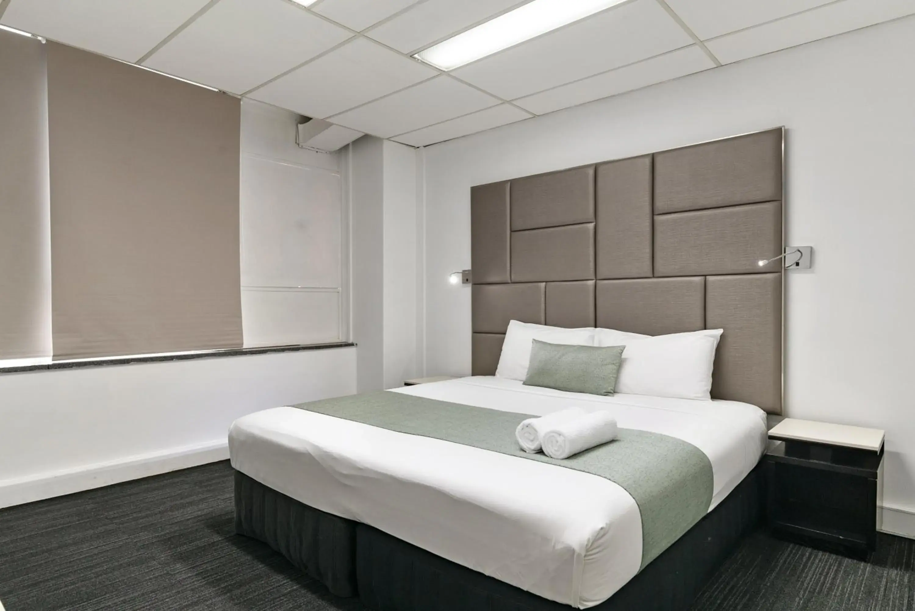 Photo of the whole room, Bed in Cosmo on Bank Photo of the whole room, Bed in Cosmo on Bank