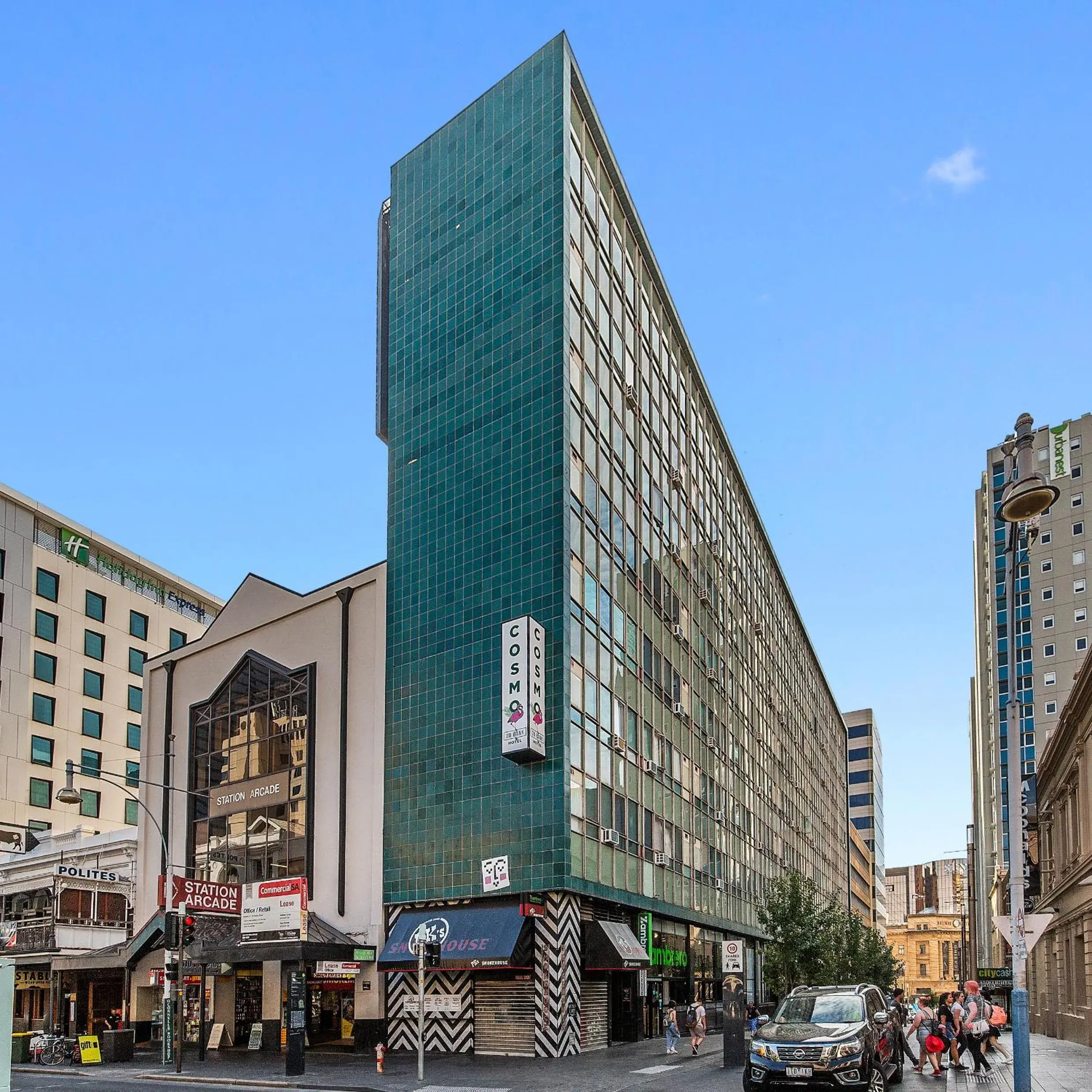 Property building in Cosmo on Bank Property building in Cosmo on Bank