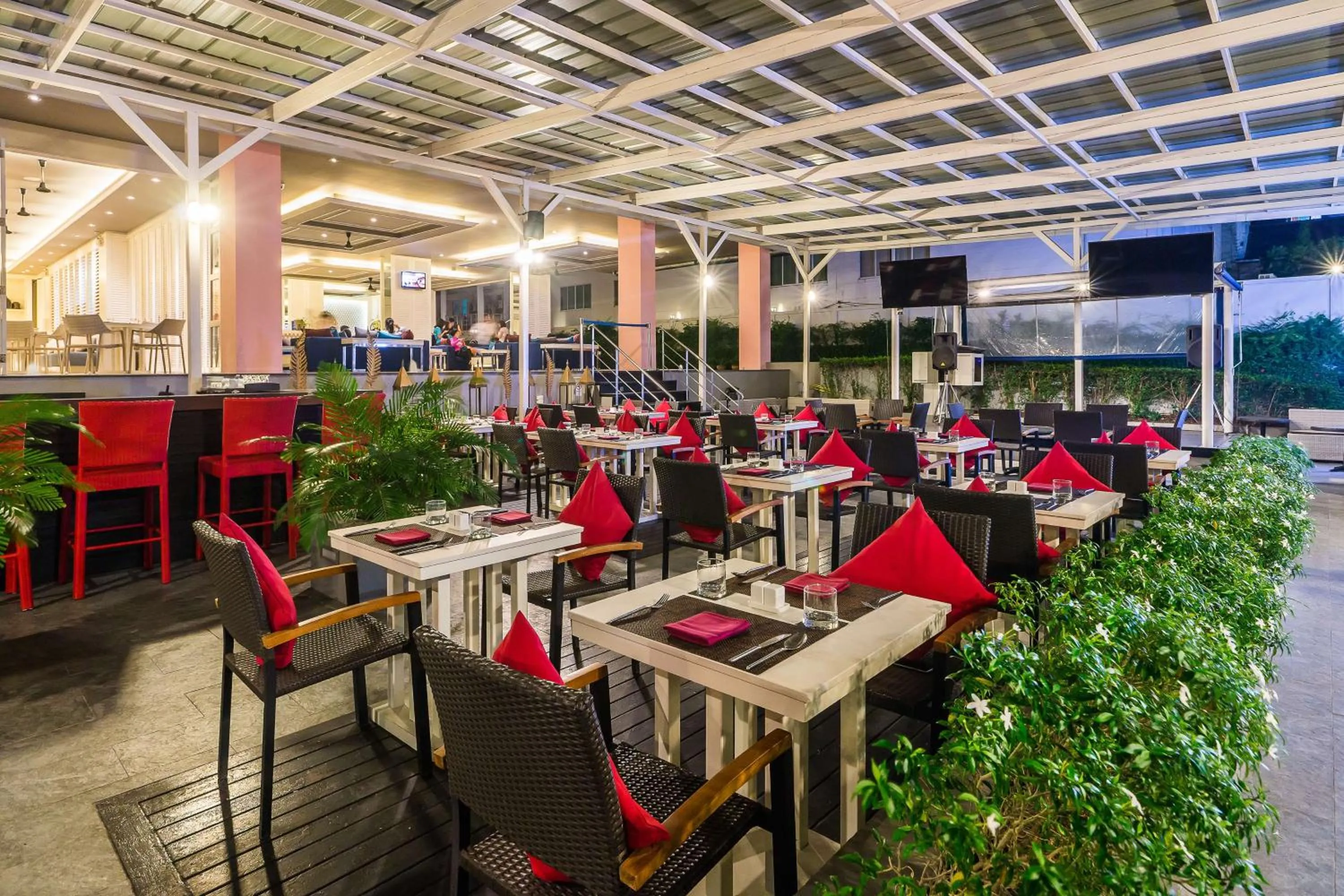 Restaurant/places to eat in Best Western Patong Beach