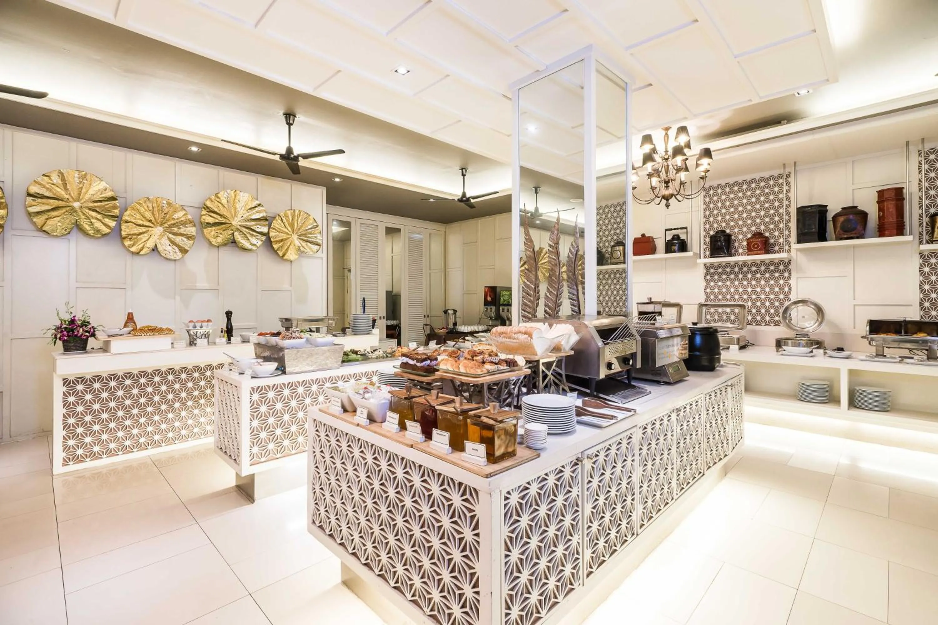 Coffee/tea facilities in Best Western Patong Beach