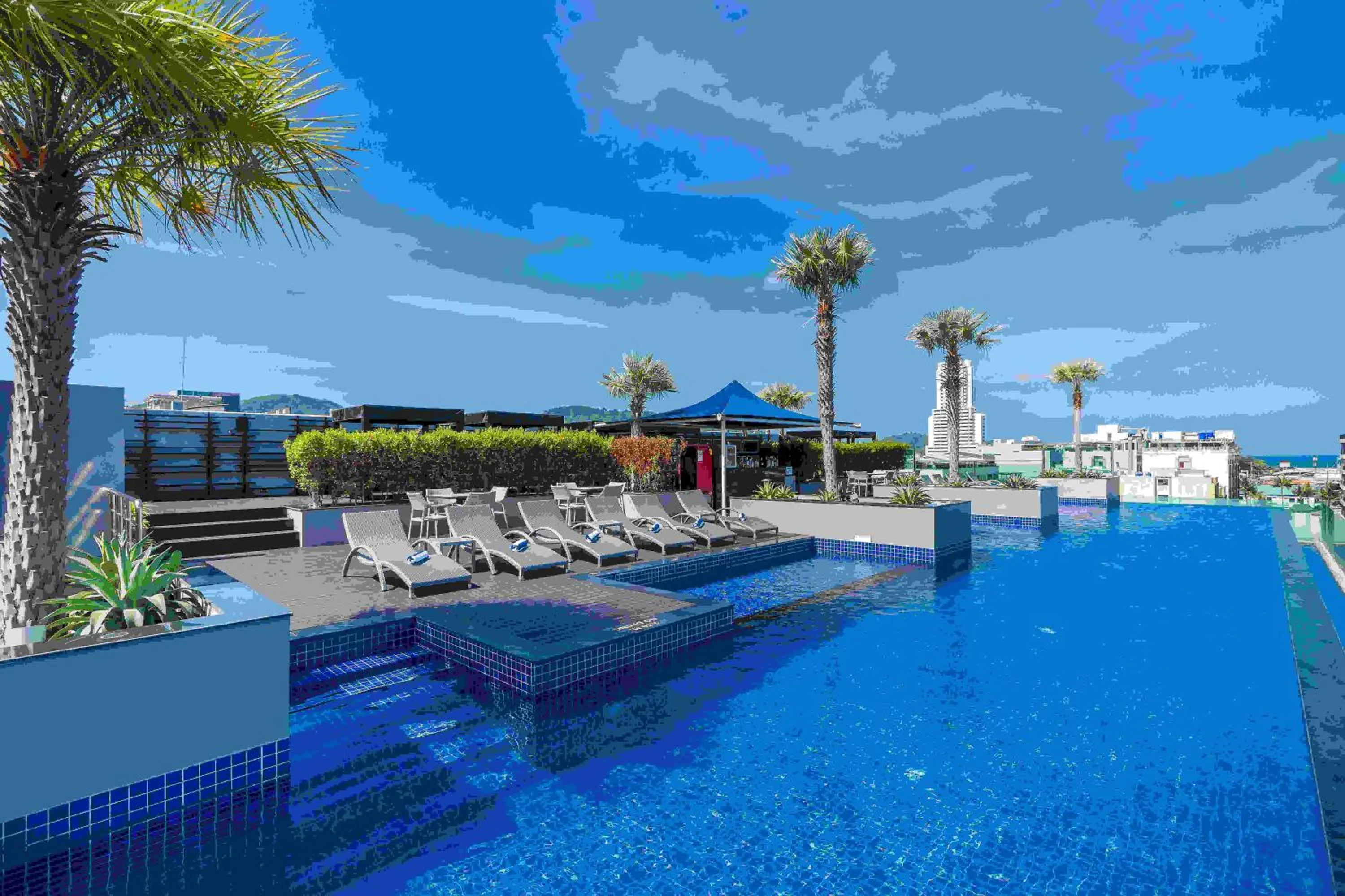 Lounge or bar in Best Western Patong Beach