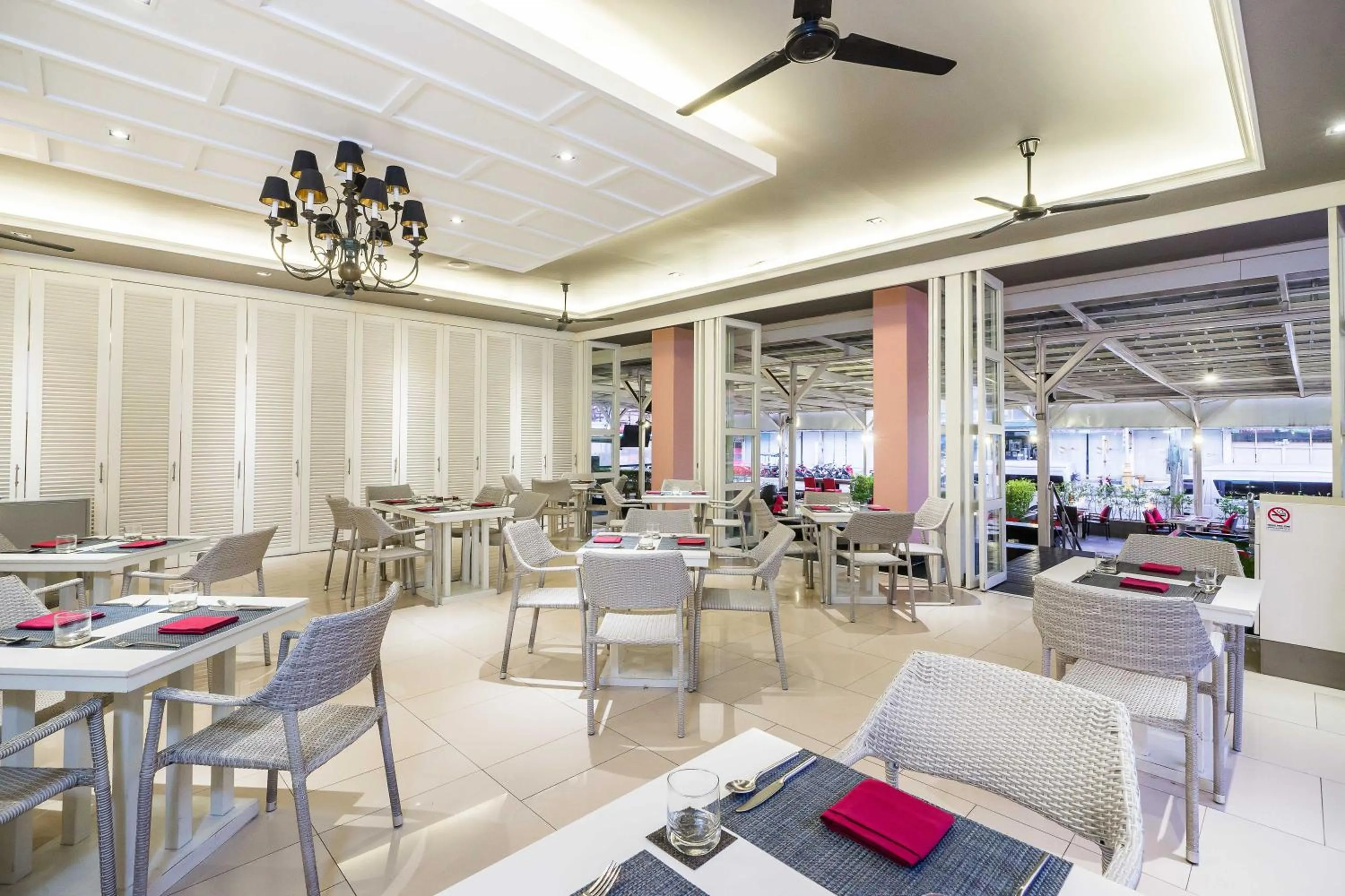 Dining area in Best Western Patong Beach