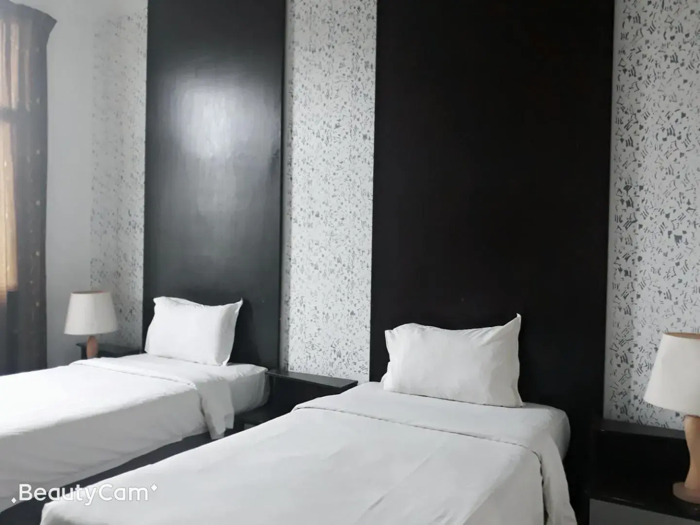 Standard Twin Room in Ginasuite Hotel Standard Twin Room in Ginasuite Hotel