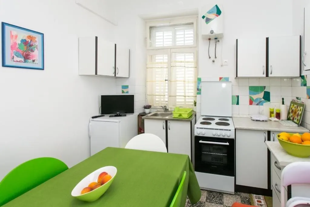 Kitchen or kitchenette in Apartment Blue & Green