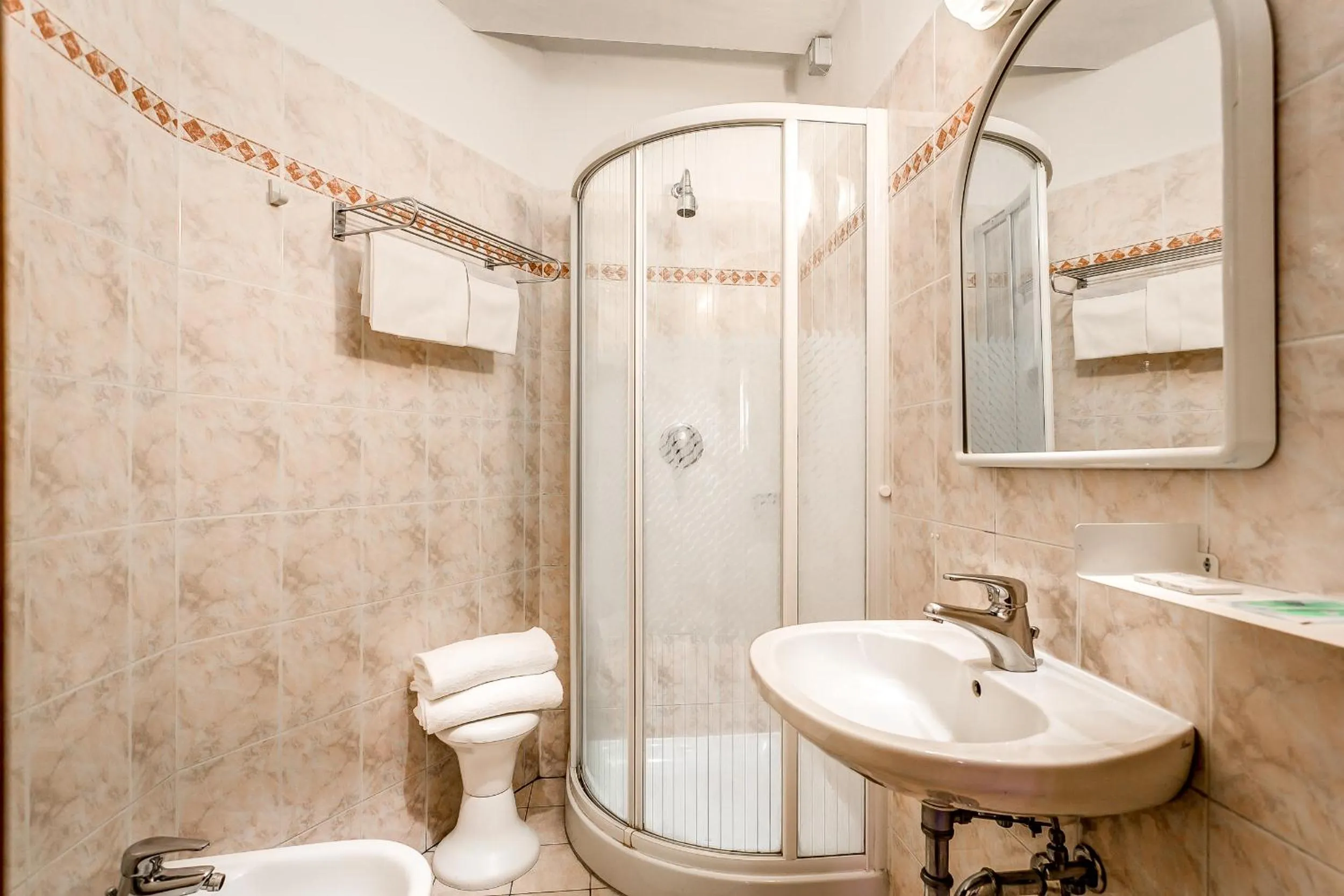 Bathroom in Hotel Arno Bellariva