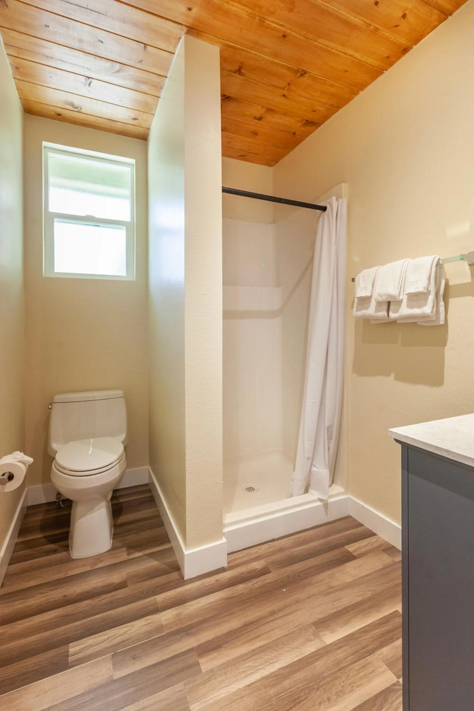 Shower in Tahquitz Pines Retreat