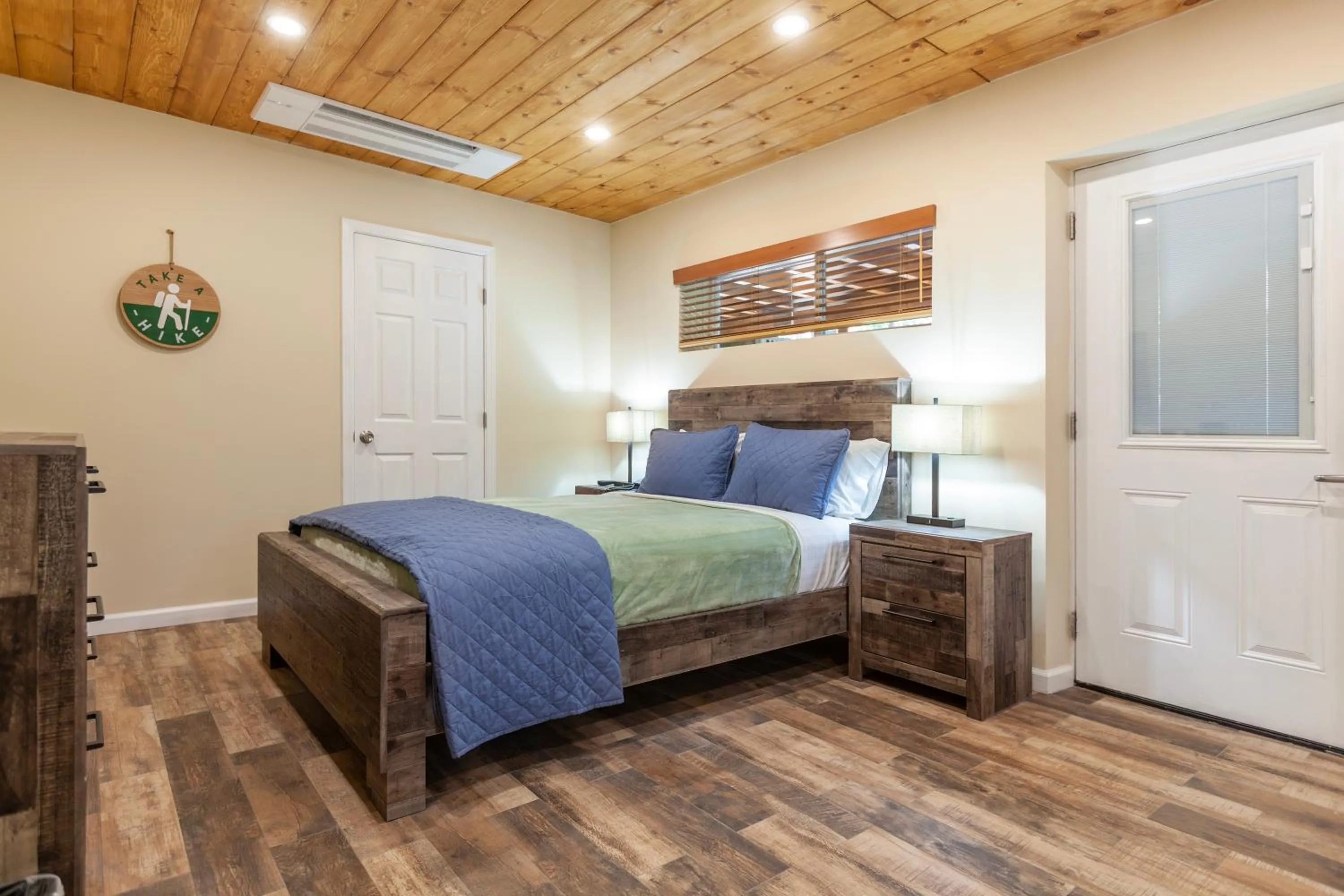 Bed in Tahquitz Pines Retreat