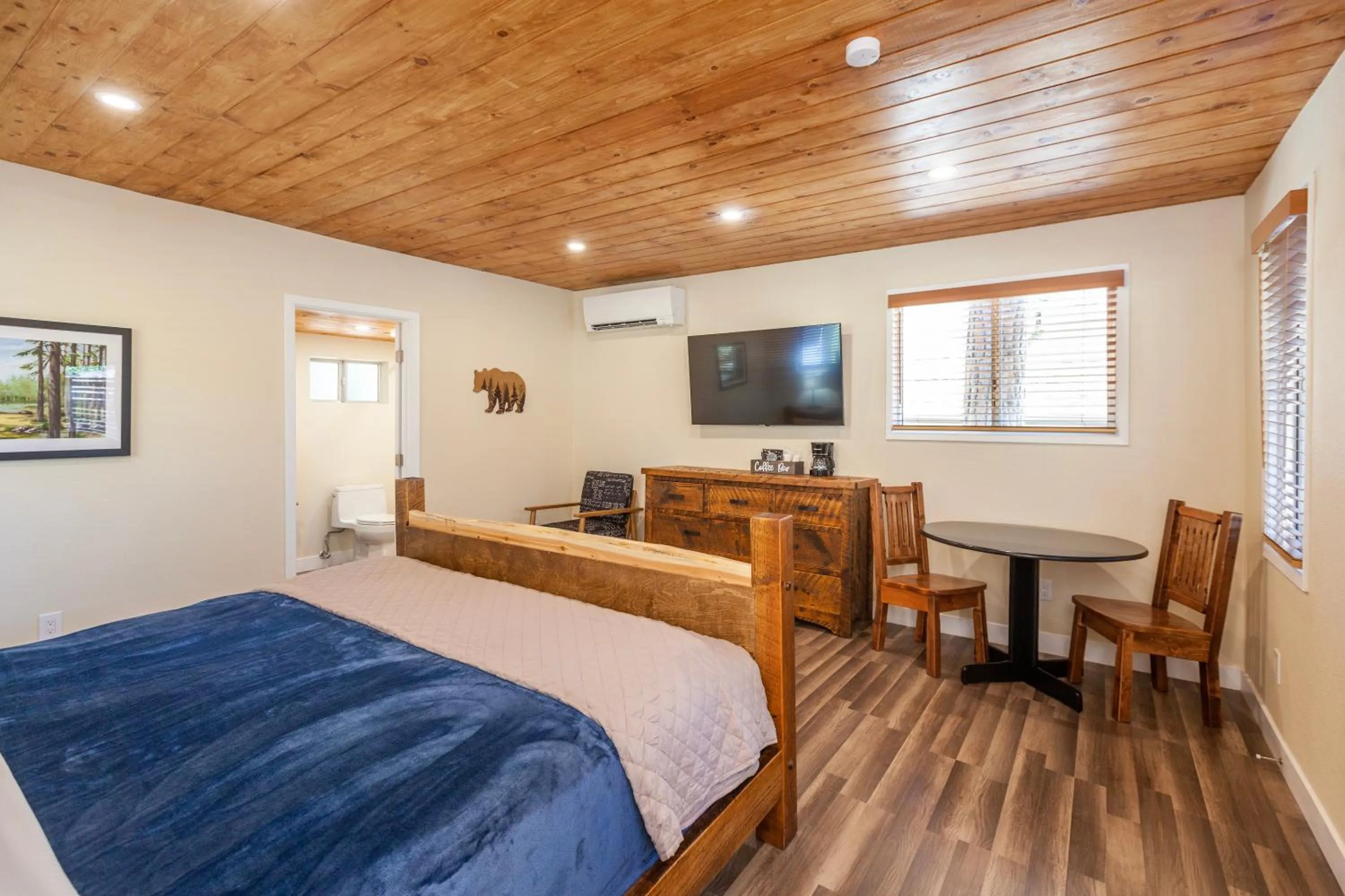 Bed in Tahquitz Pines Retreat