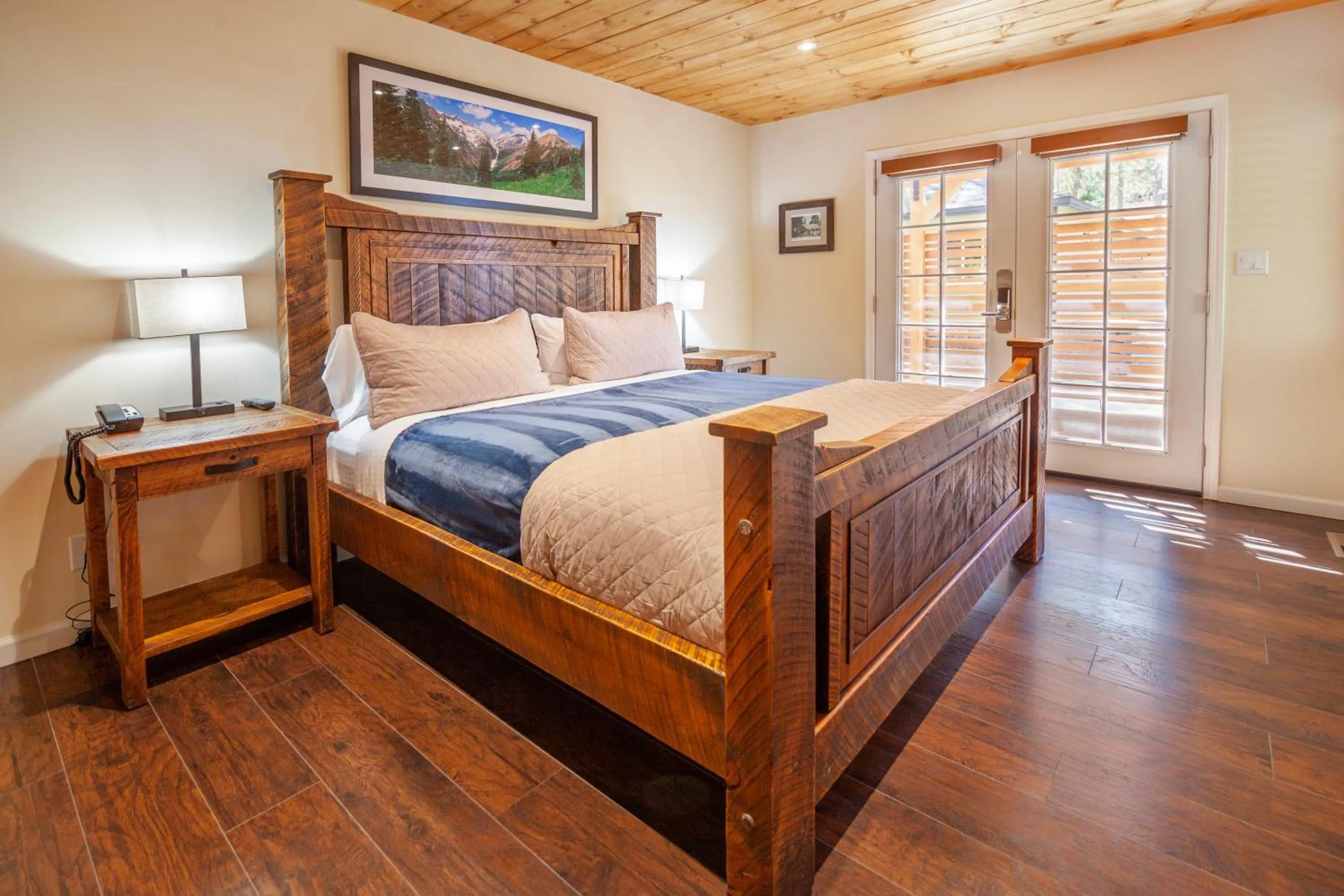 Bed in Tahquitz Pines Retreat