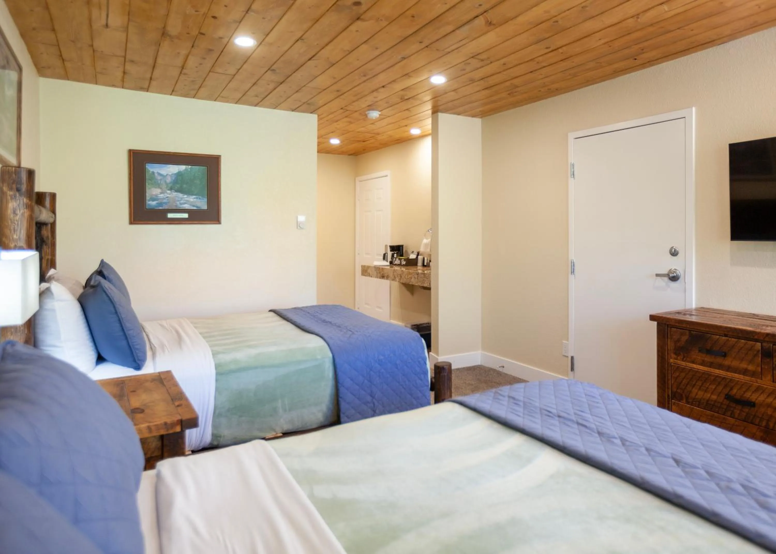 Bed in Tahquitz Pines Retreat