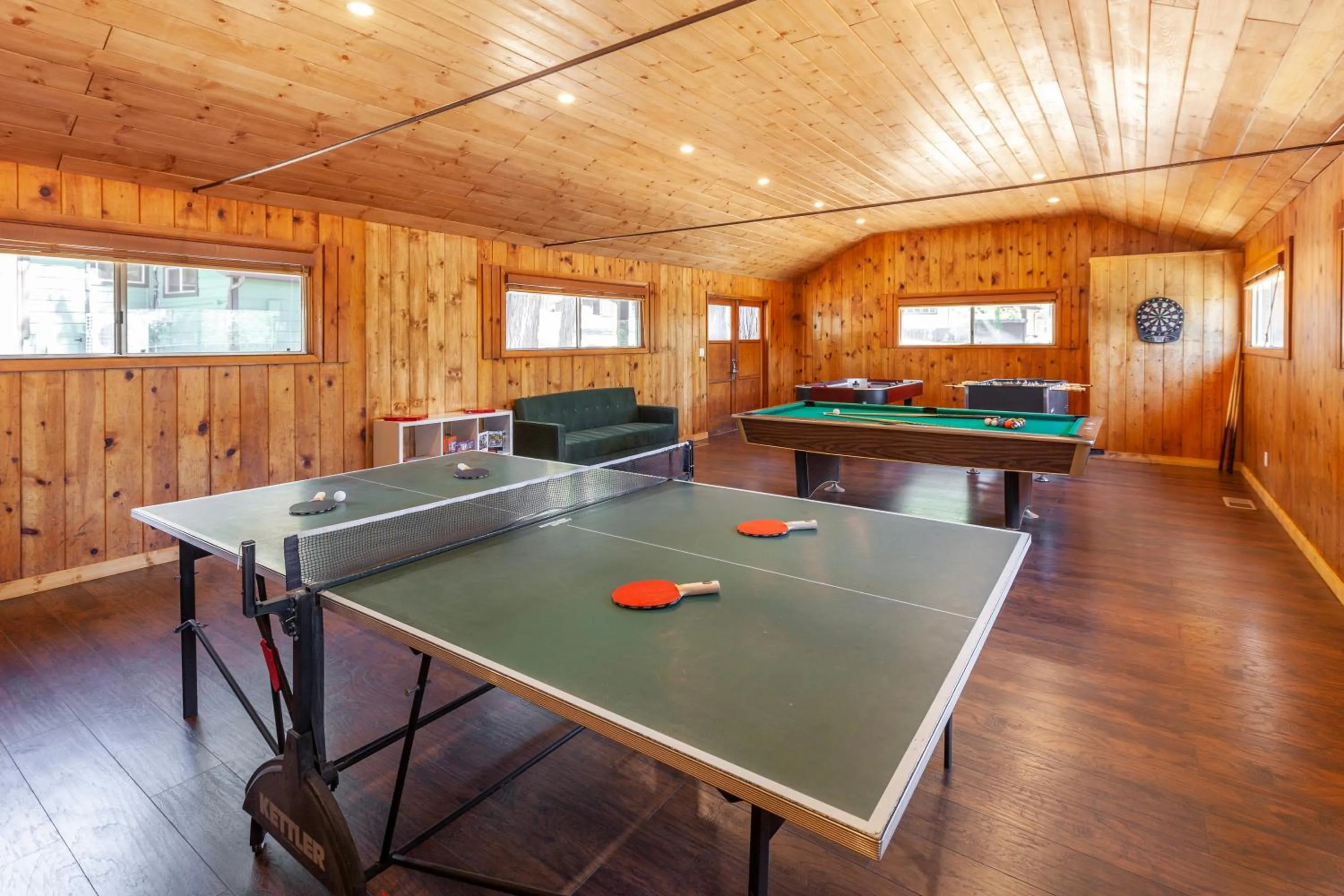 Table tennis in Tahquitz Pines Retreat
