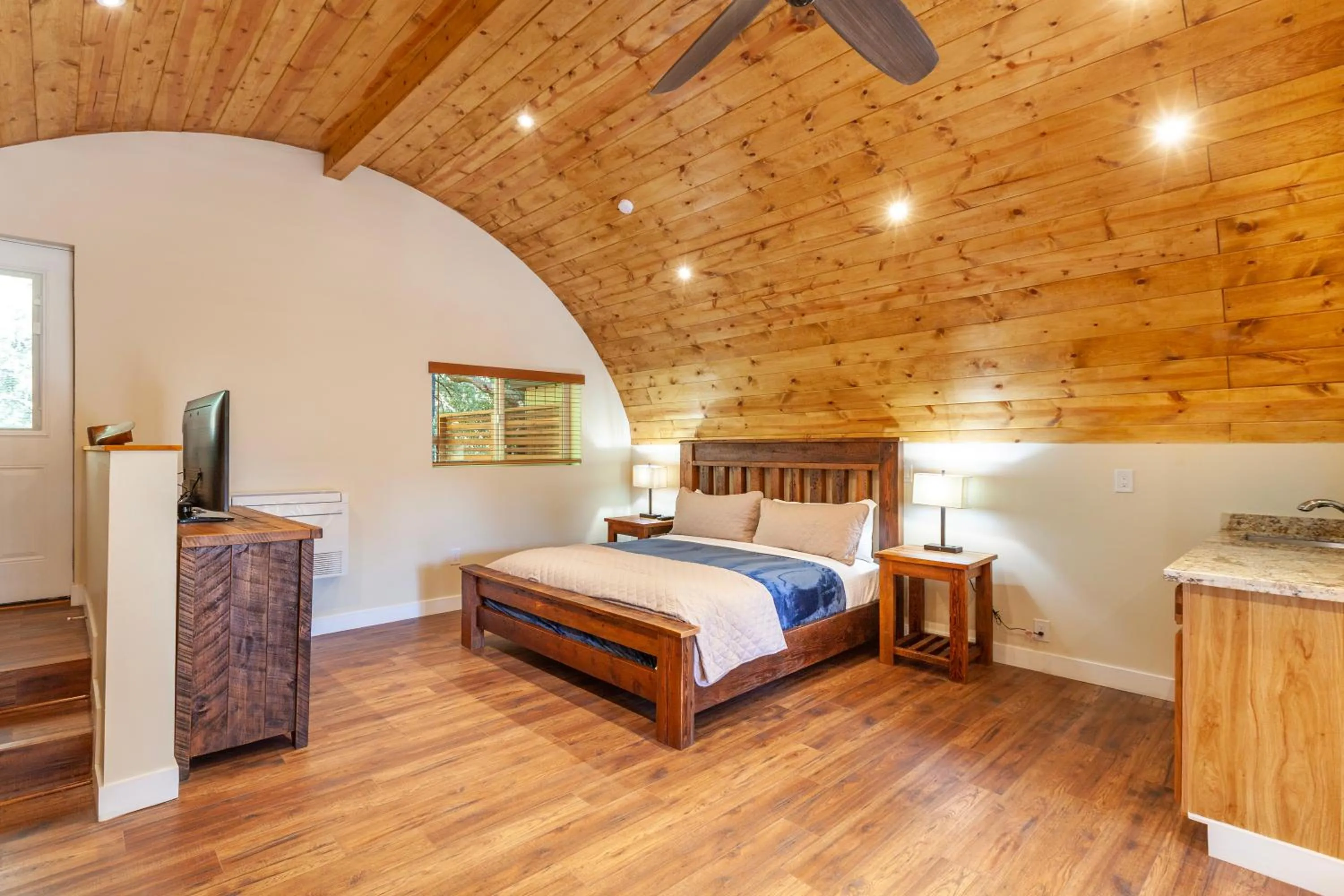 Bed in Tahquitz Pines Retreat