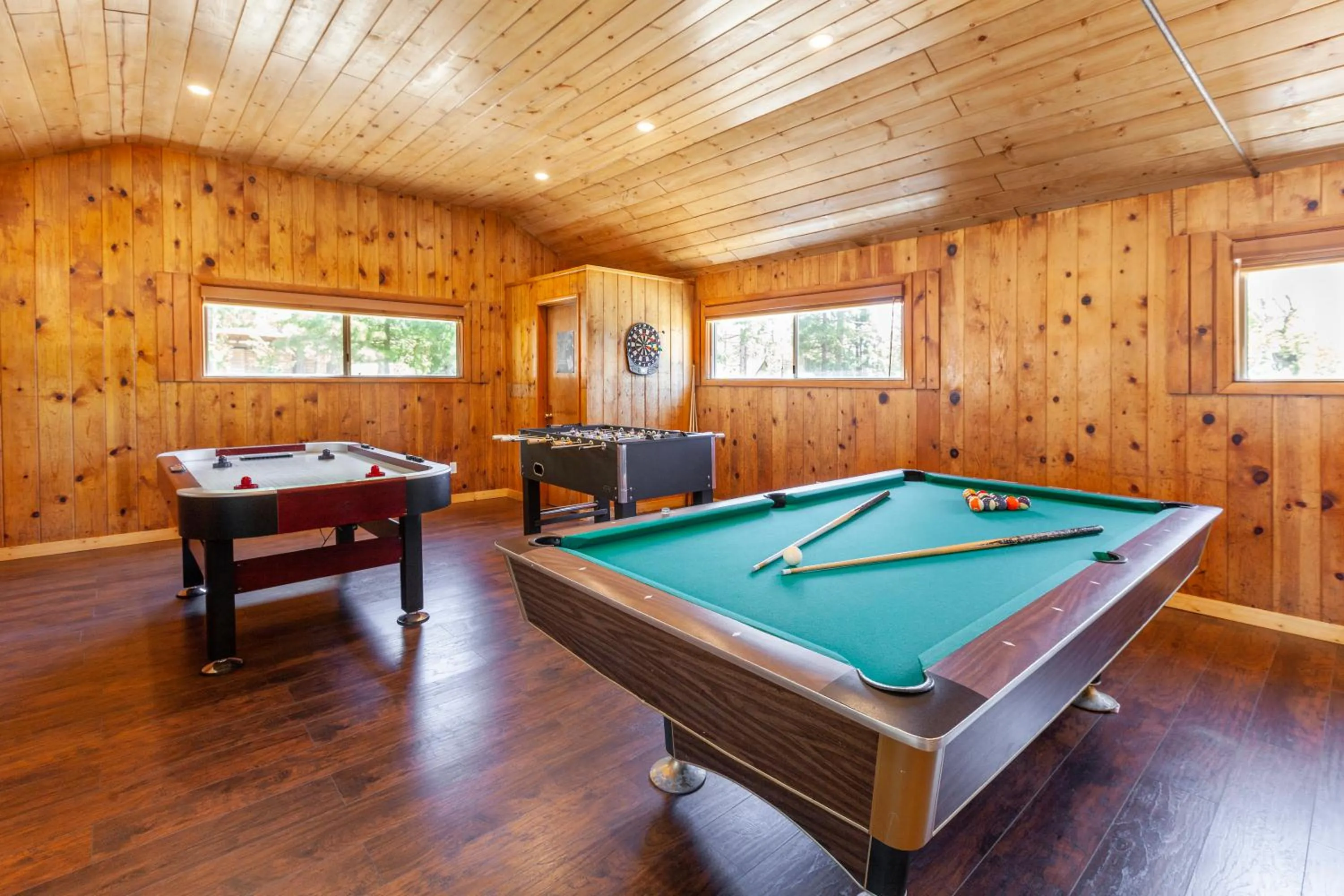 Billiard in Tahquitz Pines Retreat