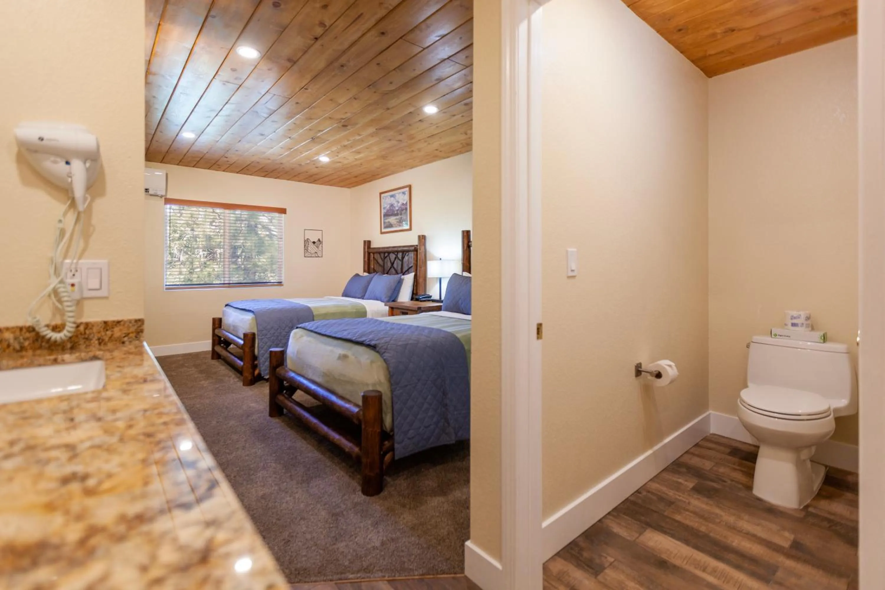 Bed in Tahquitz Pines Retreat