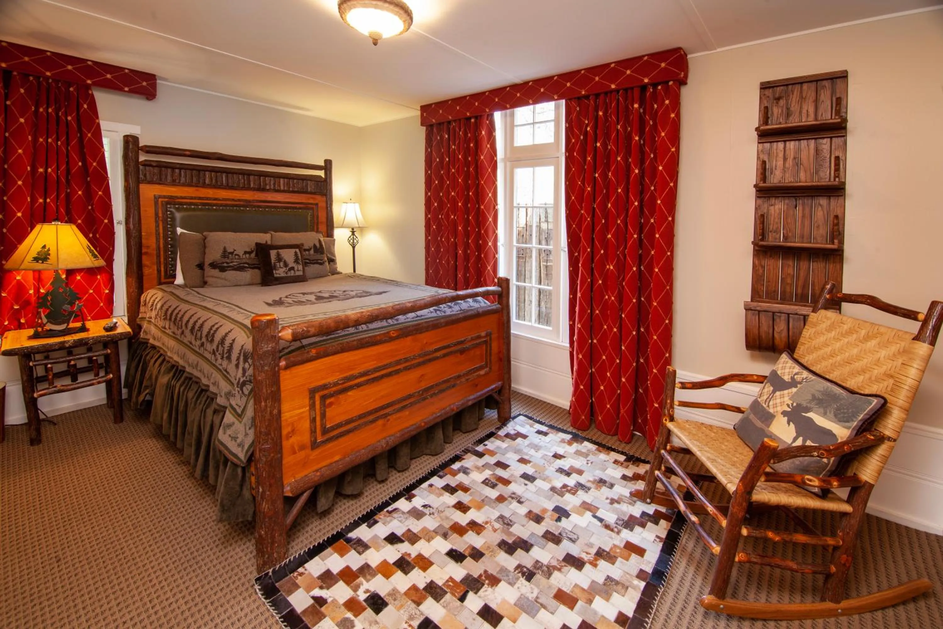 Bed in Tahquitz Pines Retreat