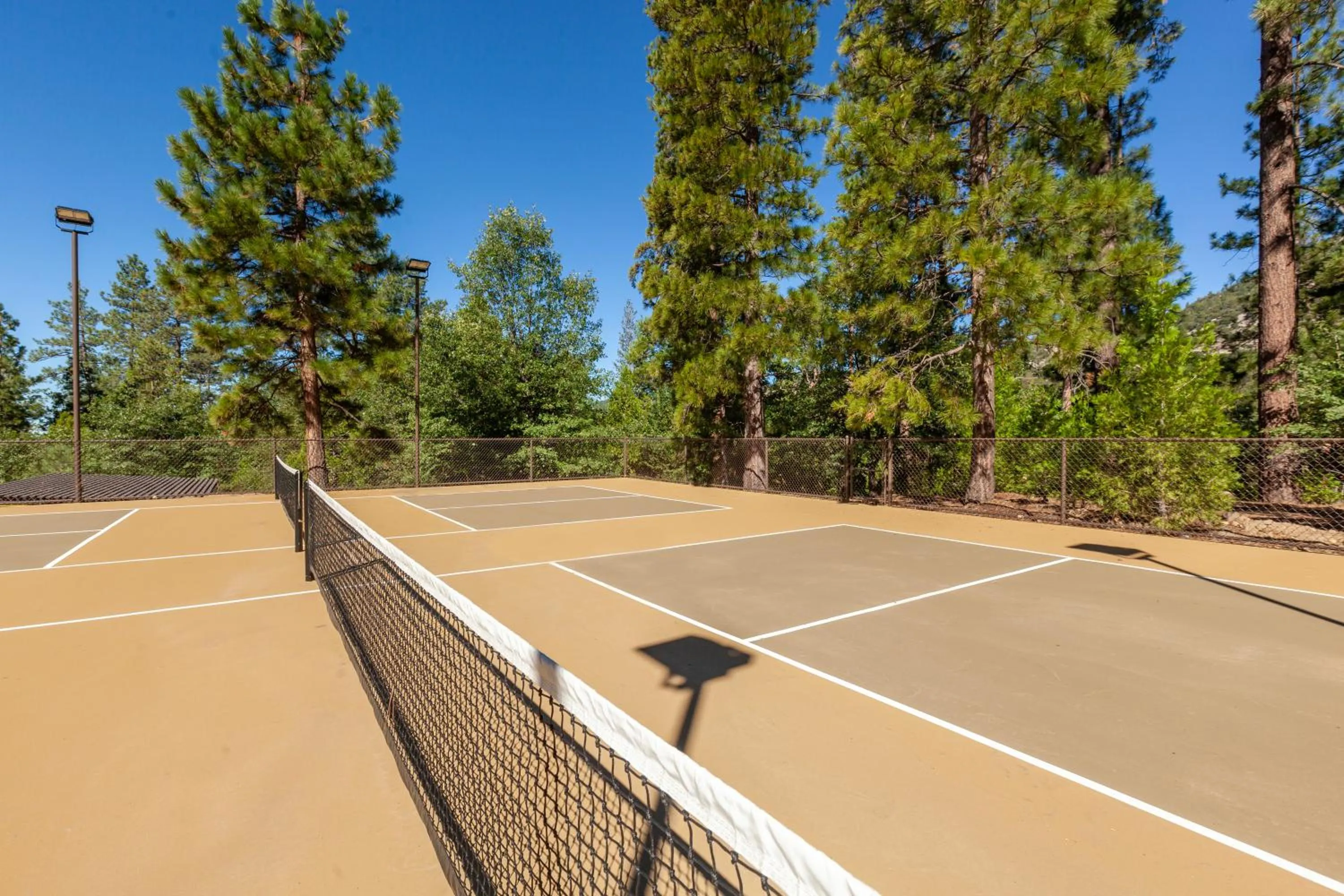 Tennis court in Tahquitz Pines Retreat