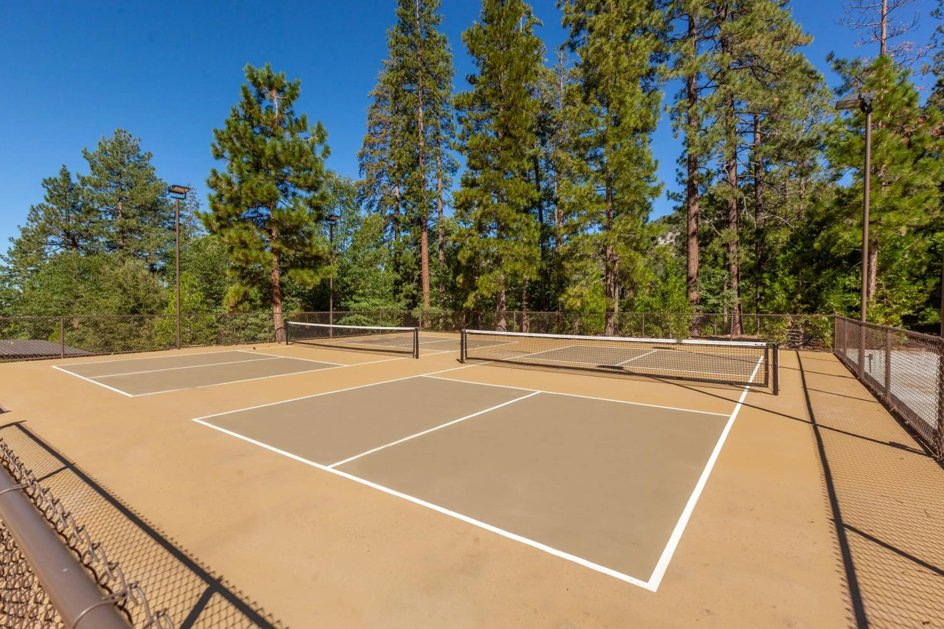 Tennis court in Tahquitz Pines Retreat