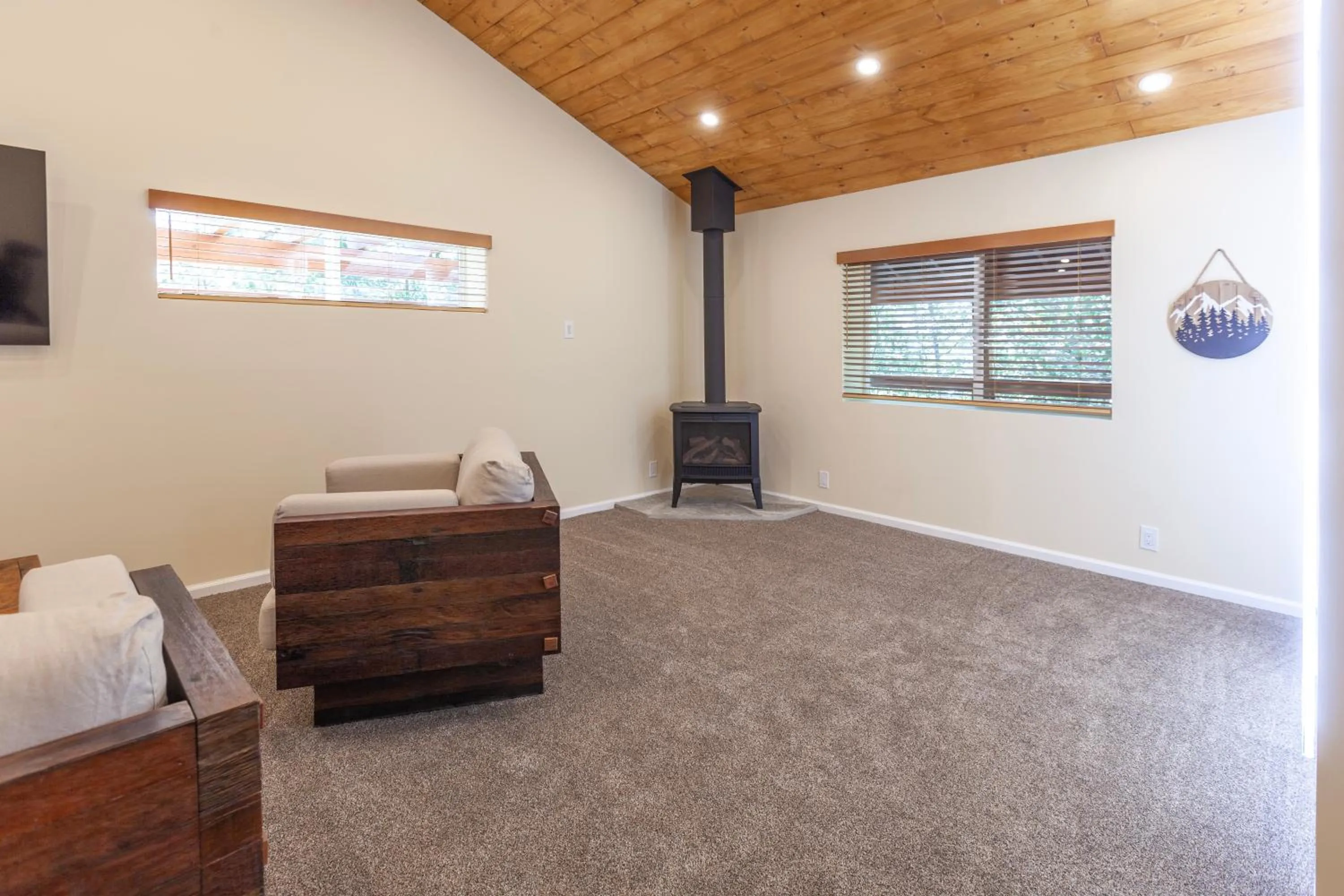 Bed in Tahquitz Pines Retreat