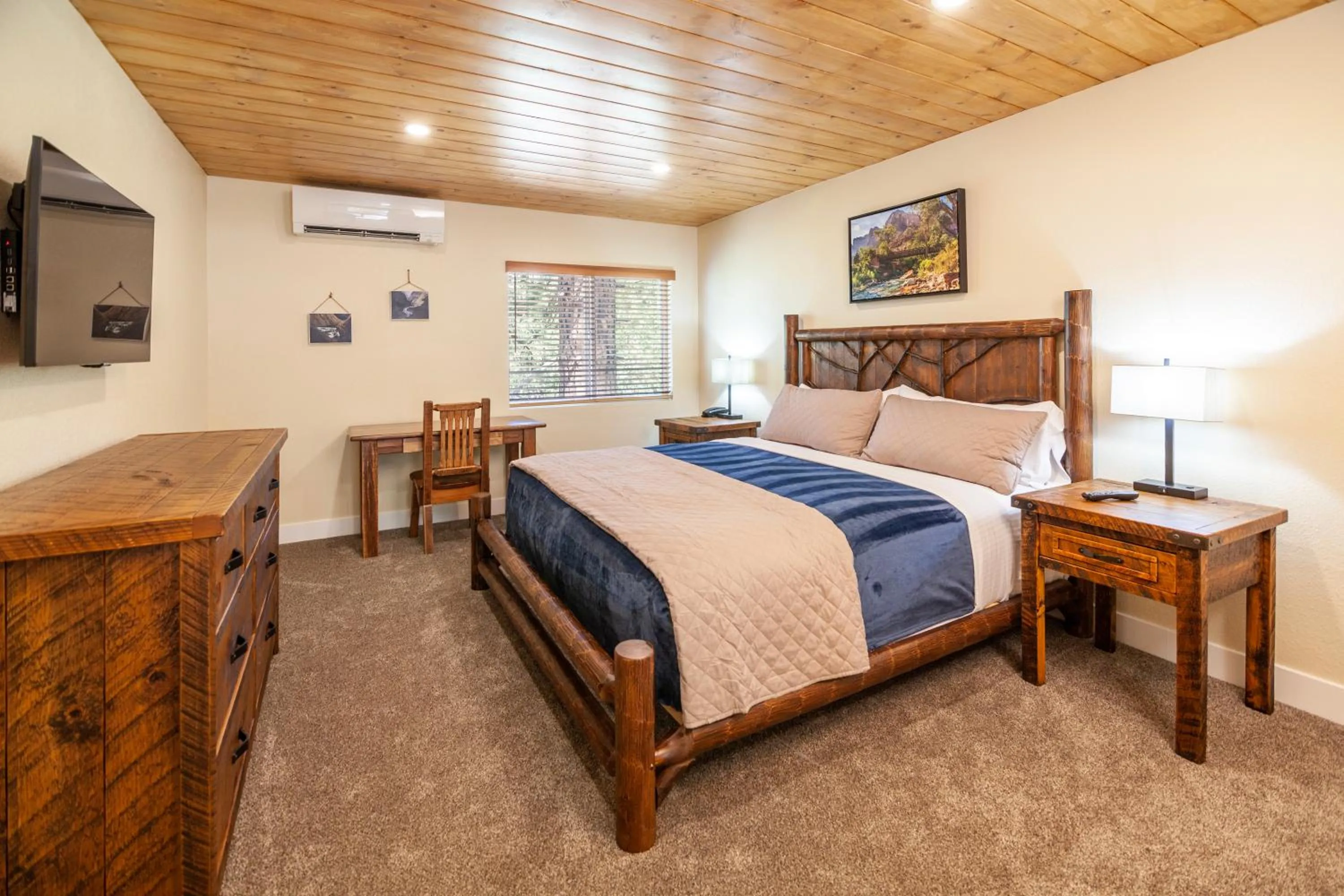 Bed in Tahquitz Pines Retreat
