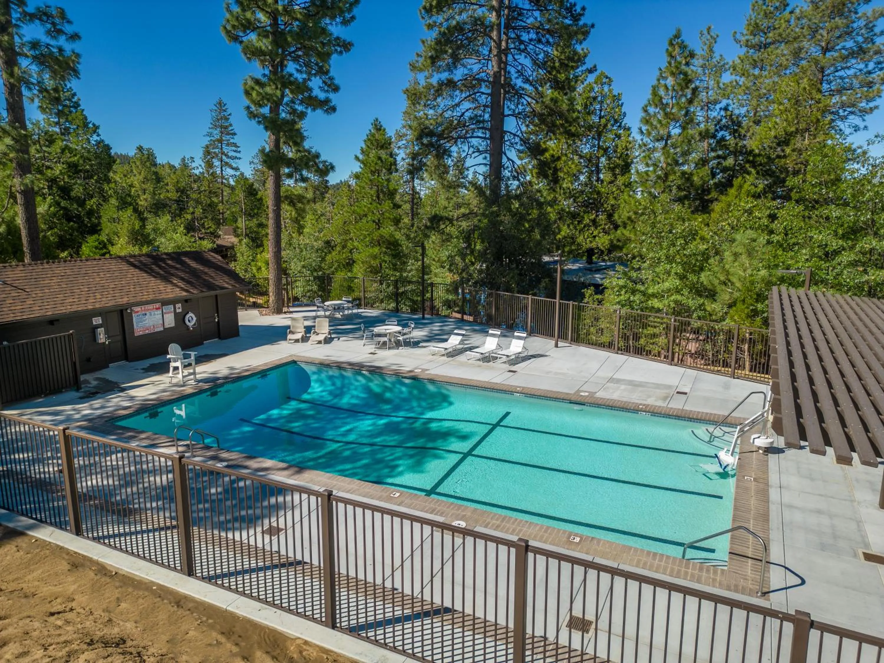 Swimming pool in Tahquitz Pines Retreat