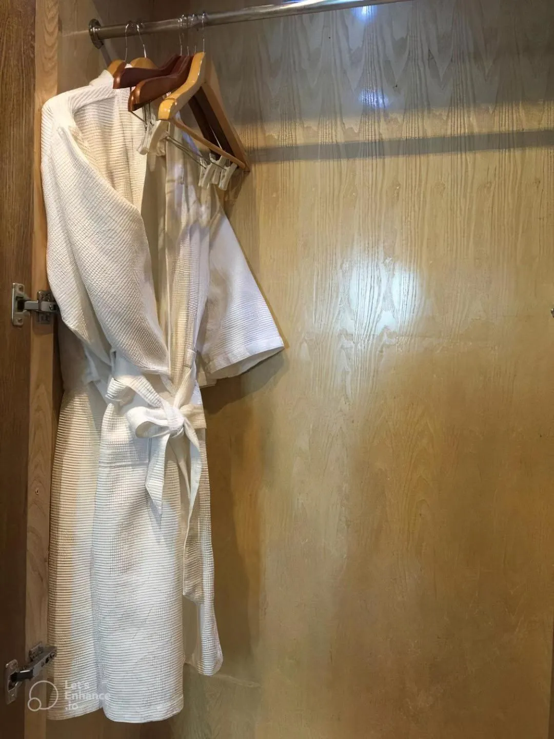 wardrobe in Parkside Sunline Hotel