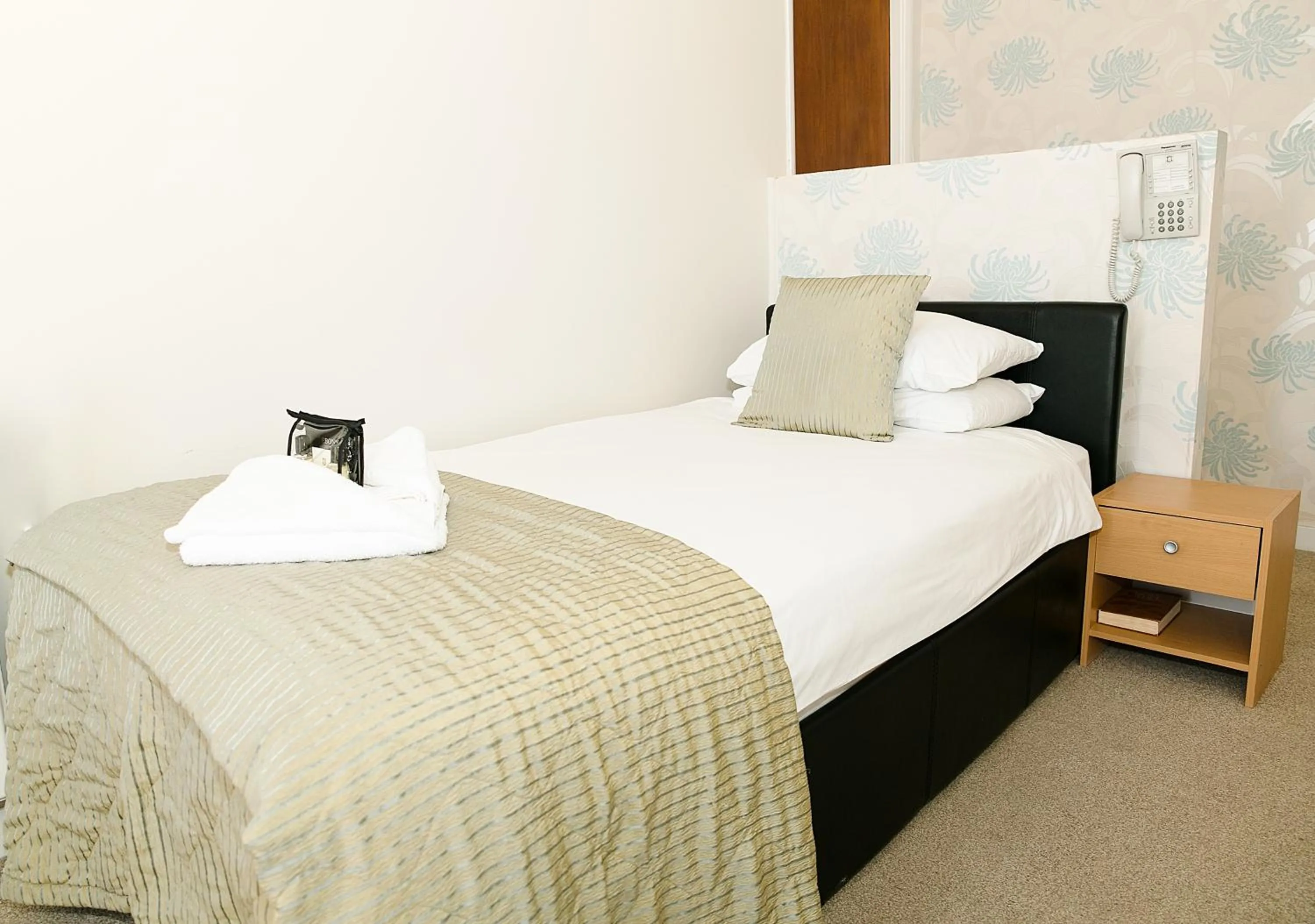 Single Room in The Cumberland Hotel