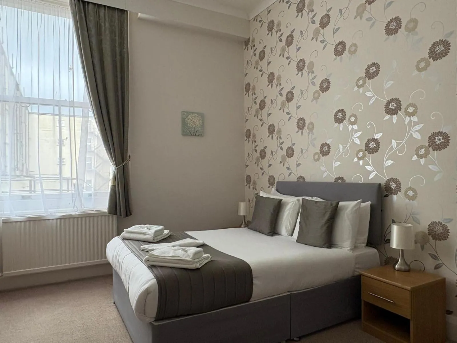 Bedroom, Bed in The Cumberland Hotel