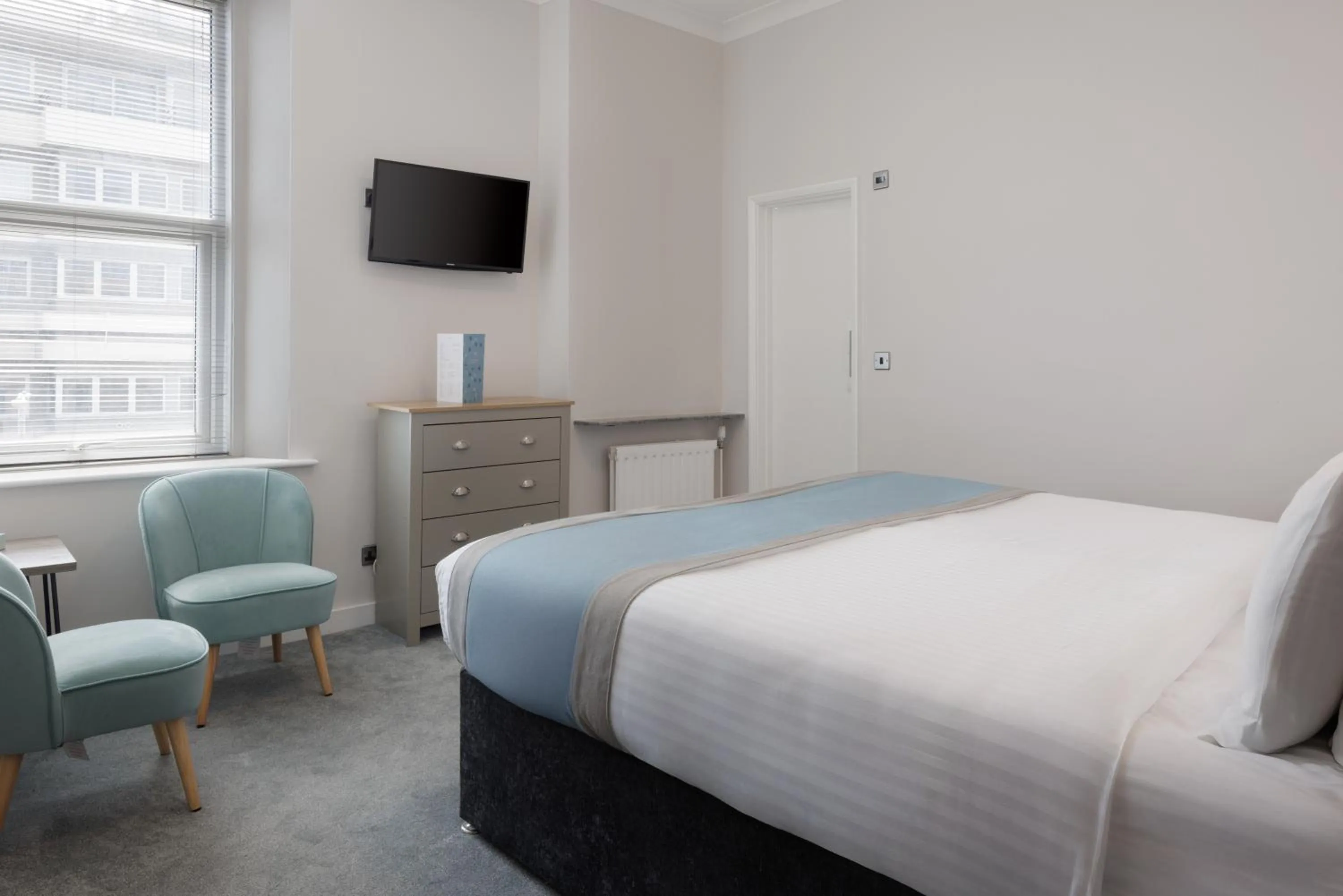 Bedroom, Bed in The Cumberland Hotel