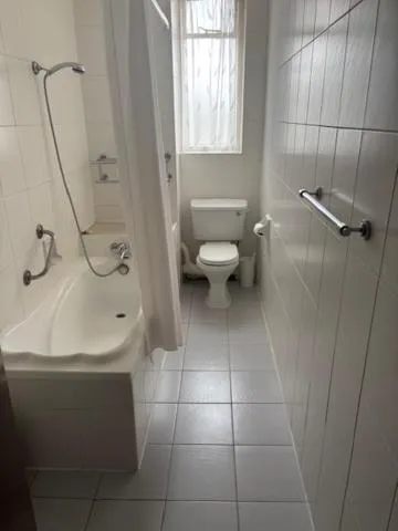 Bathroom in The Cumberland Hotel