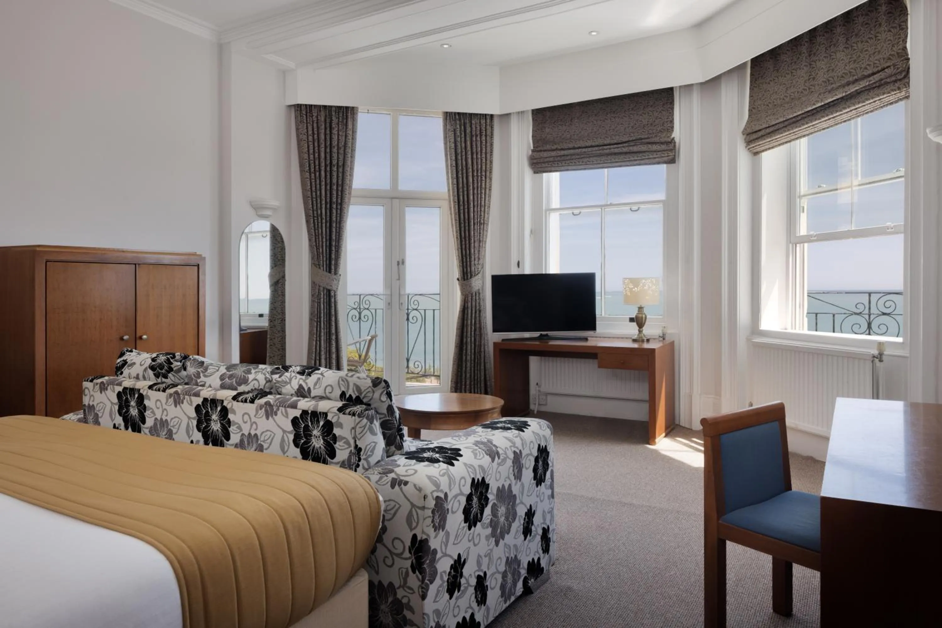 Bedroom, Bed in The Cumberland Hotel