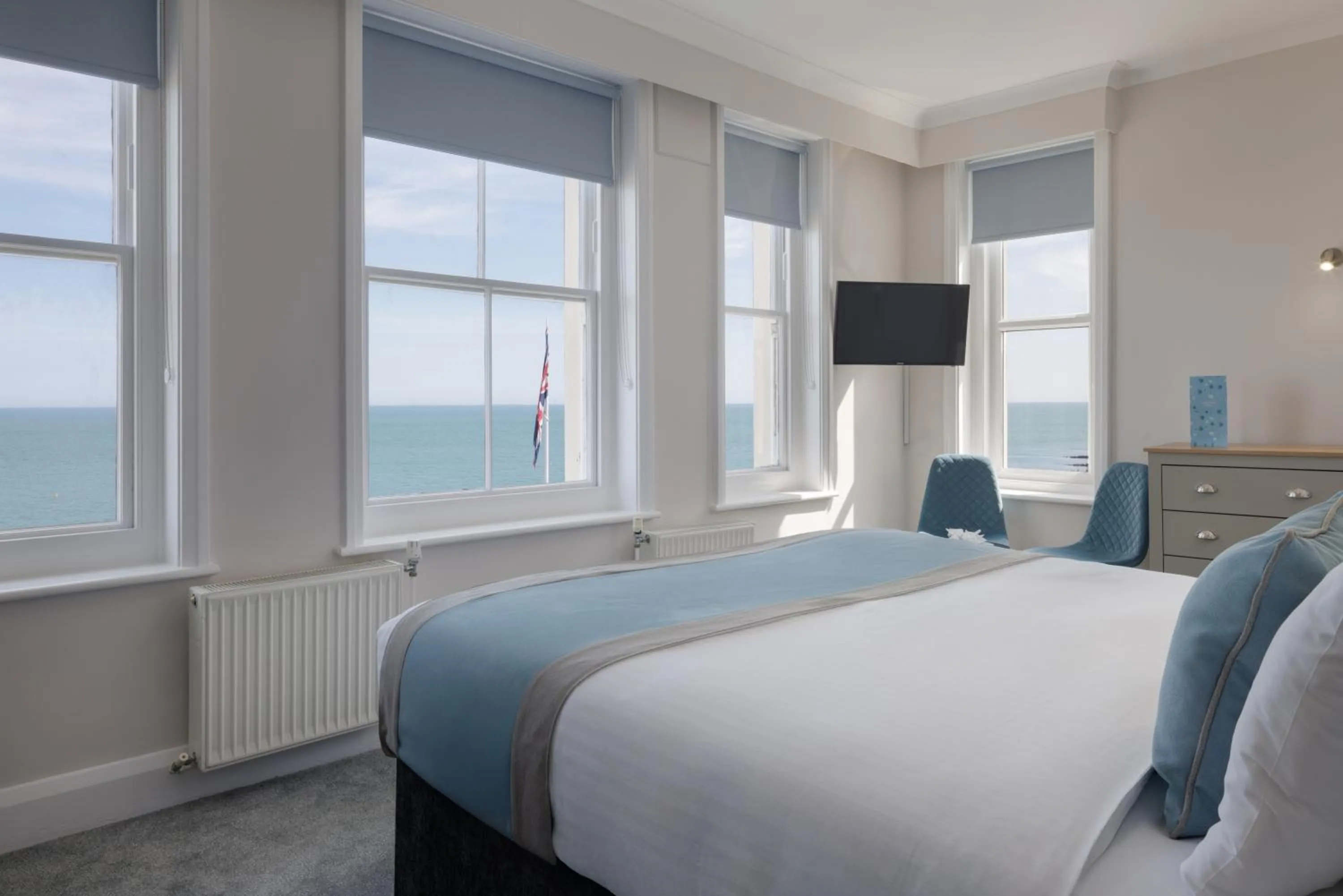 Bedroom, Bed in The Cumberland Hotel