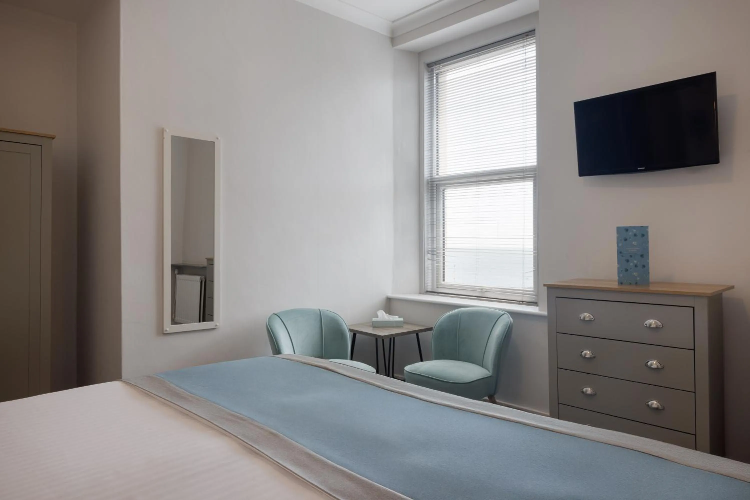 Bedroom, Bed in The Cumberland Hotel