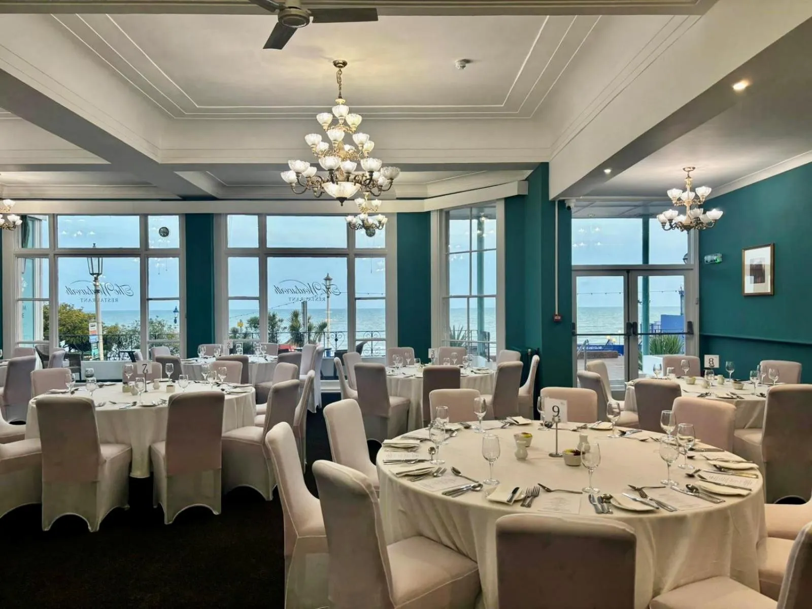 Restaurant/places to eat in The Cumberland Hotel