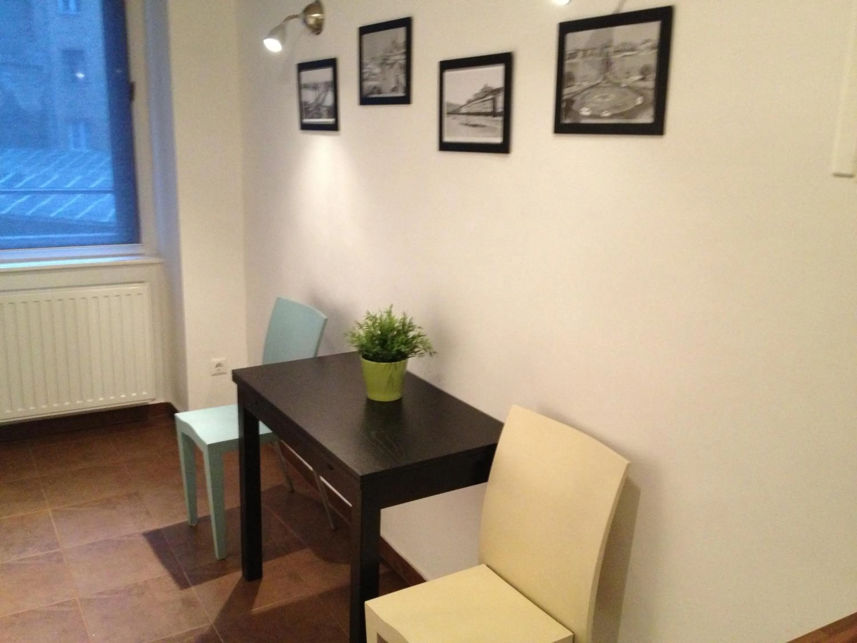 Kitchen or kitchenette in Private Apartment Centertown