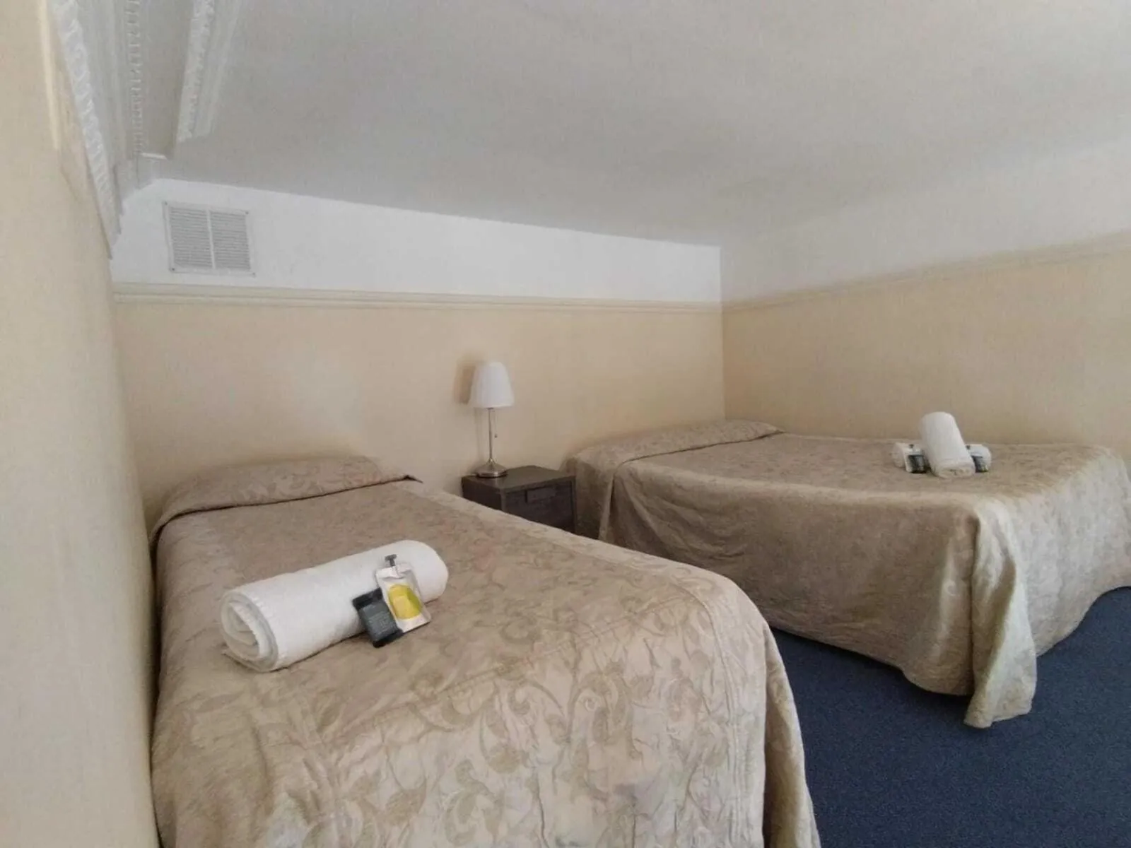 Bedroom, Bed in St Simeon