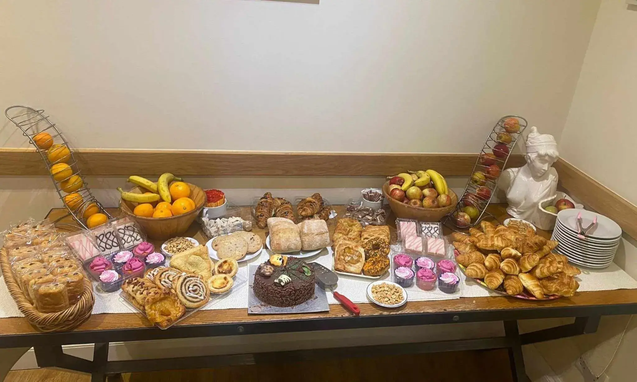 Breakfast in St Simeon Breakfast in St Simeon