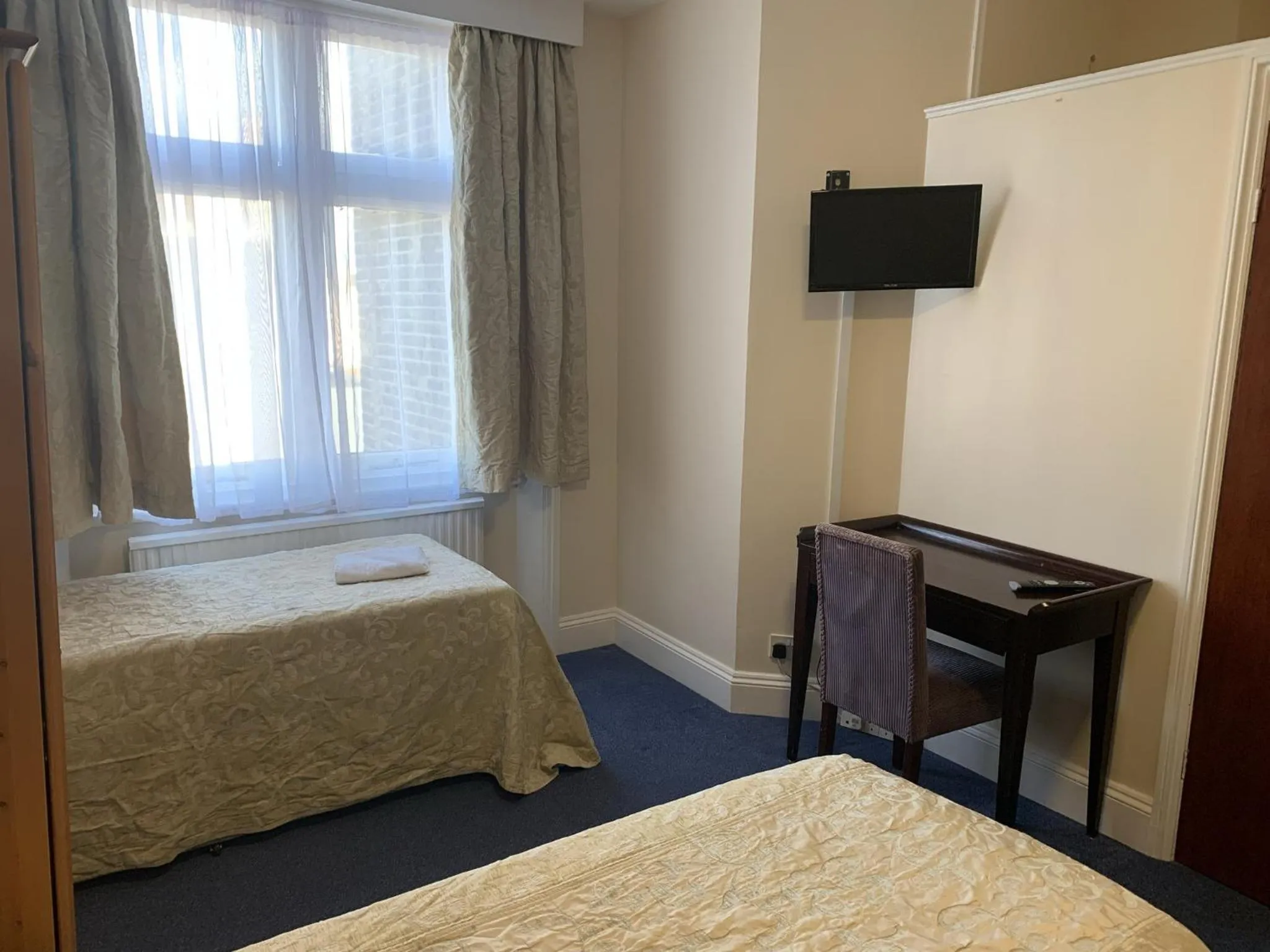 Bedroom, Bed in St Simeon