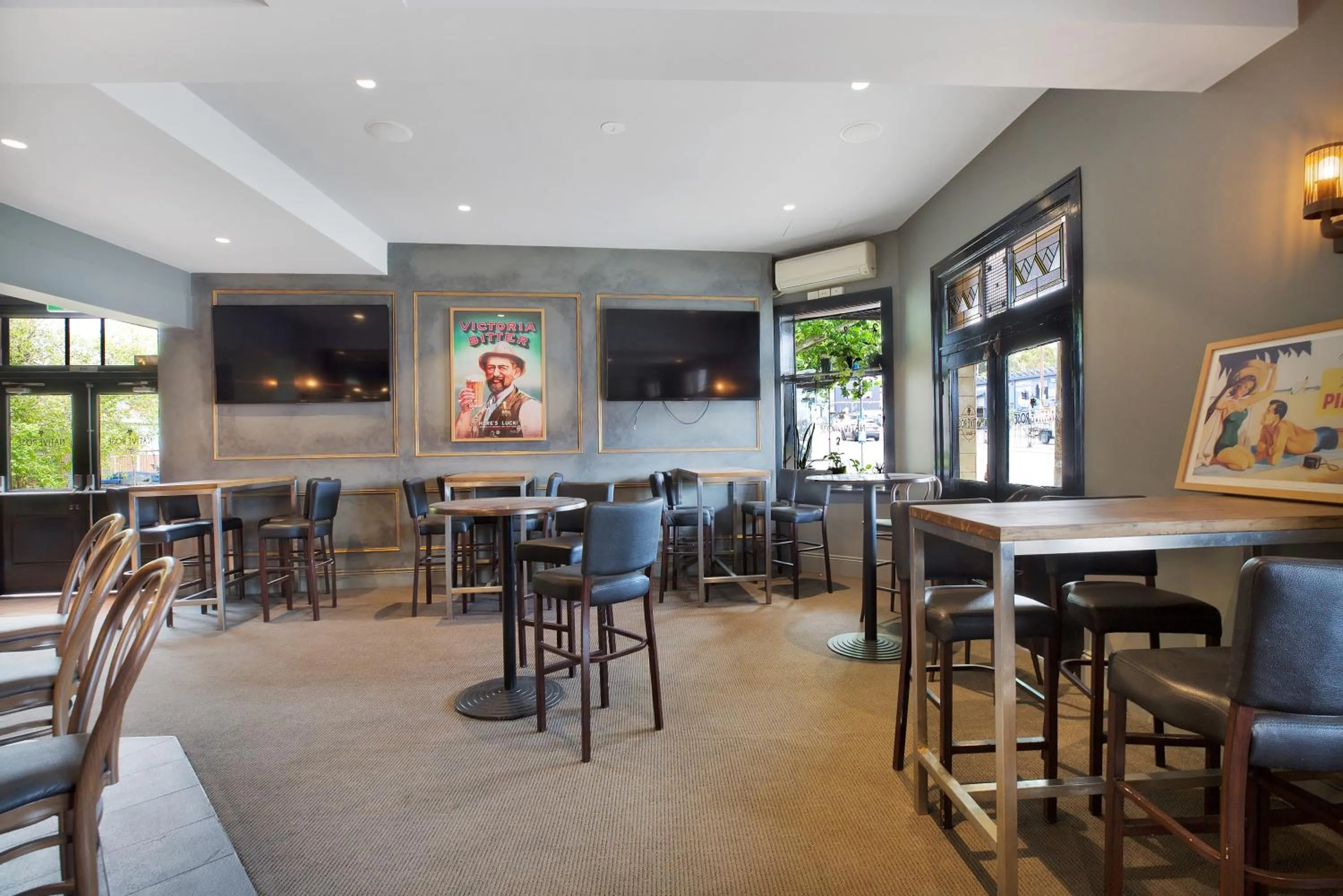 Lounge or bar in Native Rose Hotel