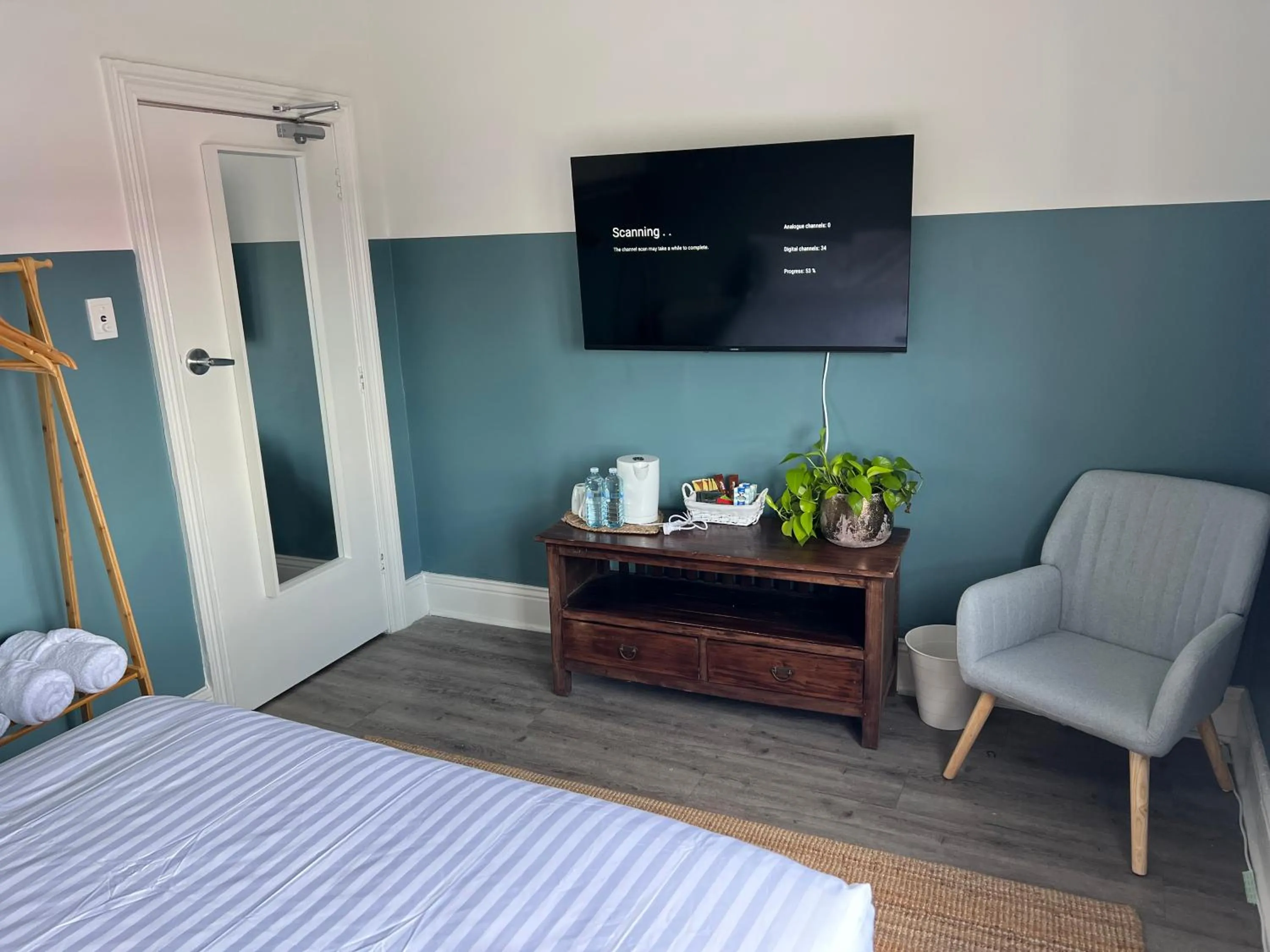 TV and multimedia, Bed in Native Rose Hotel