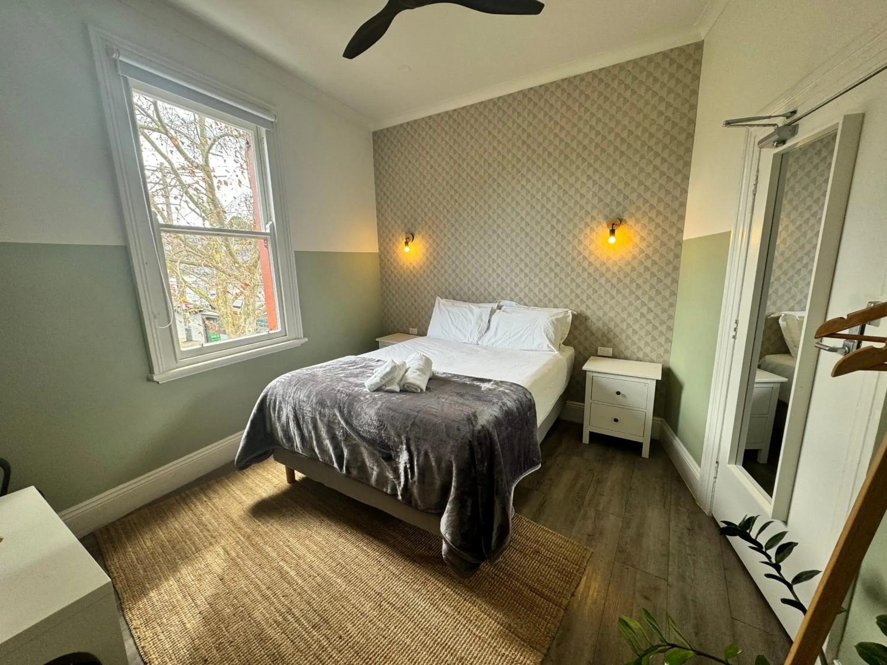 Deluxe Park View Room with Shared Bathroom in Native Rose Hotel Deluxe Park View Room with Shared Bathroom in Native Rose Hotel