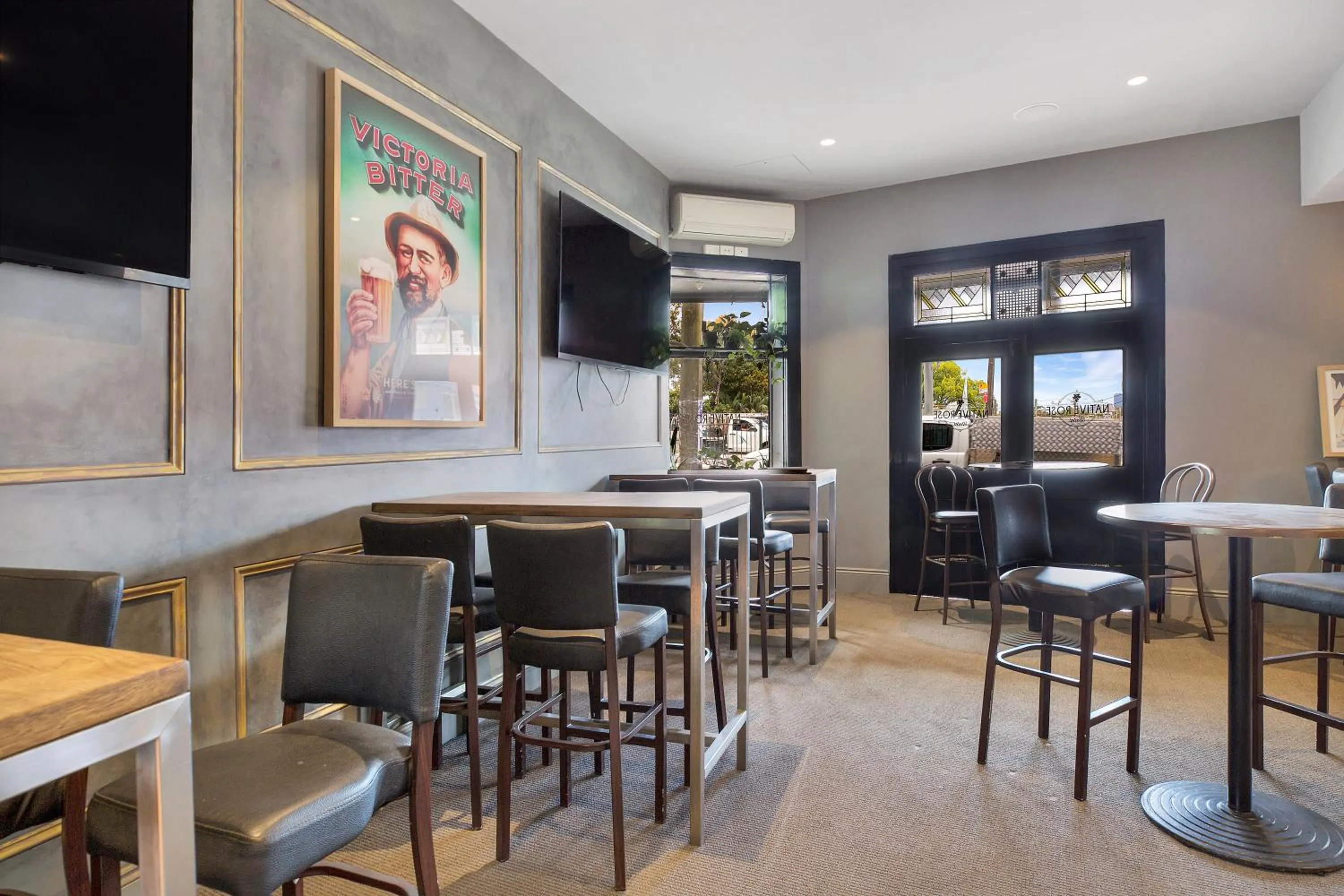 Restaurant/places to eat in Native Rose Hotel