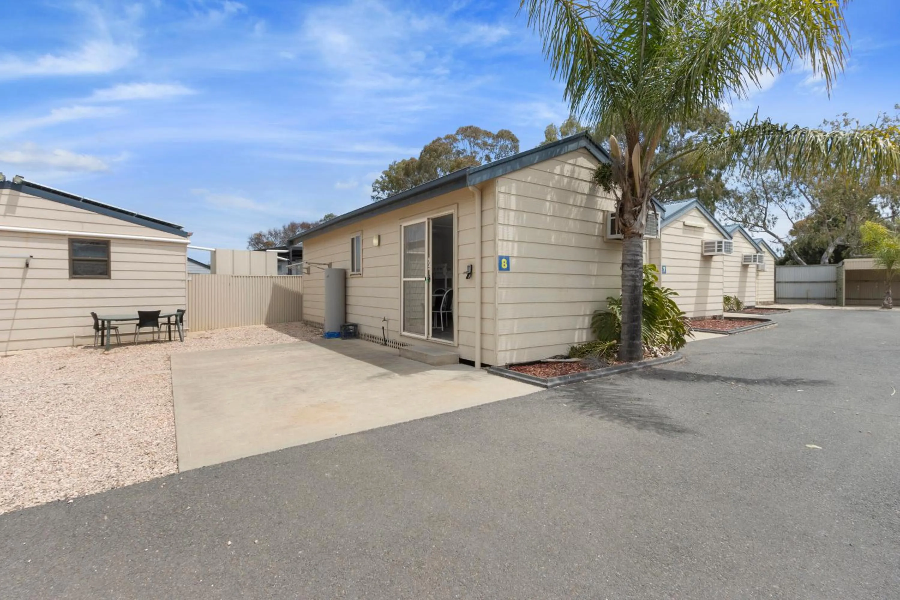 Property building in Costello Hotels - Moonta Bay Cabins