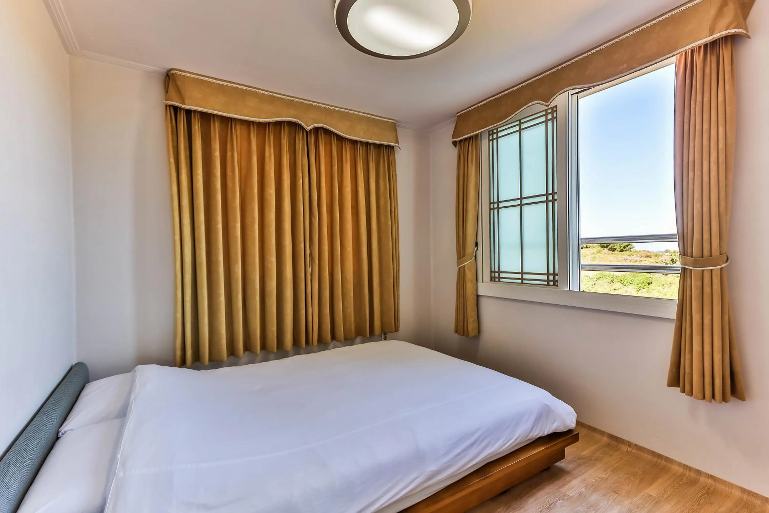 Bed in Sea Eco Beach