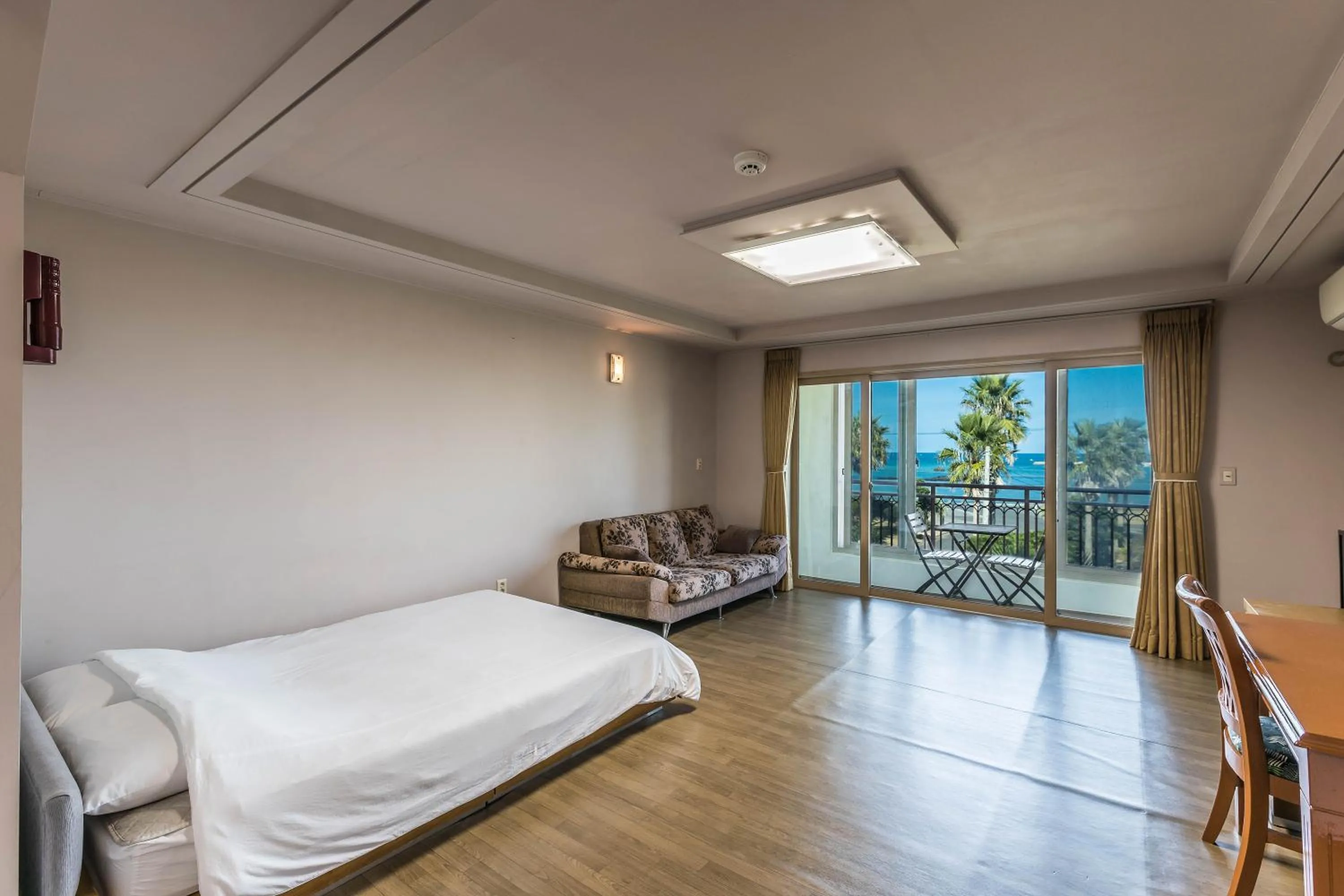 Photo of the whole room, Bed in Sea Eco Beach