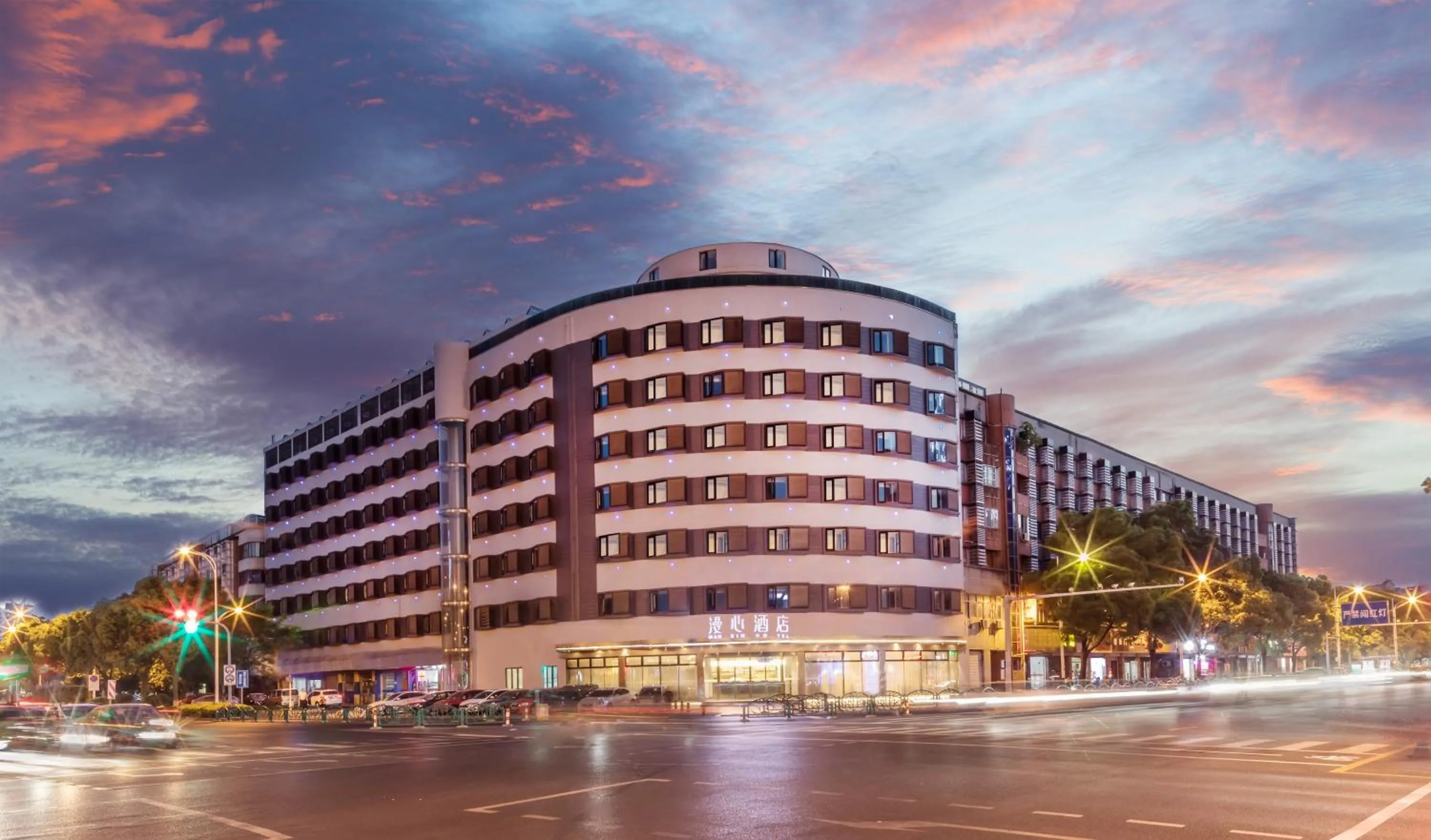 Property building in Zhangjiagang Pedestrian Street Manxin Hotel