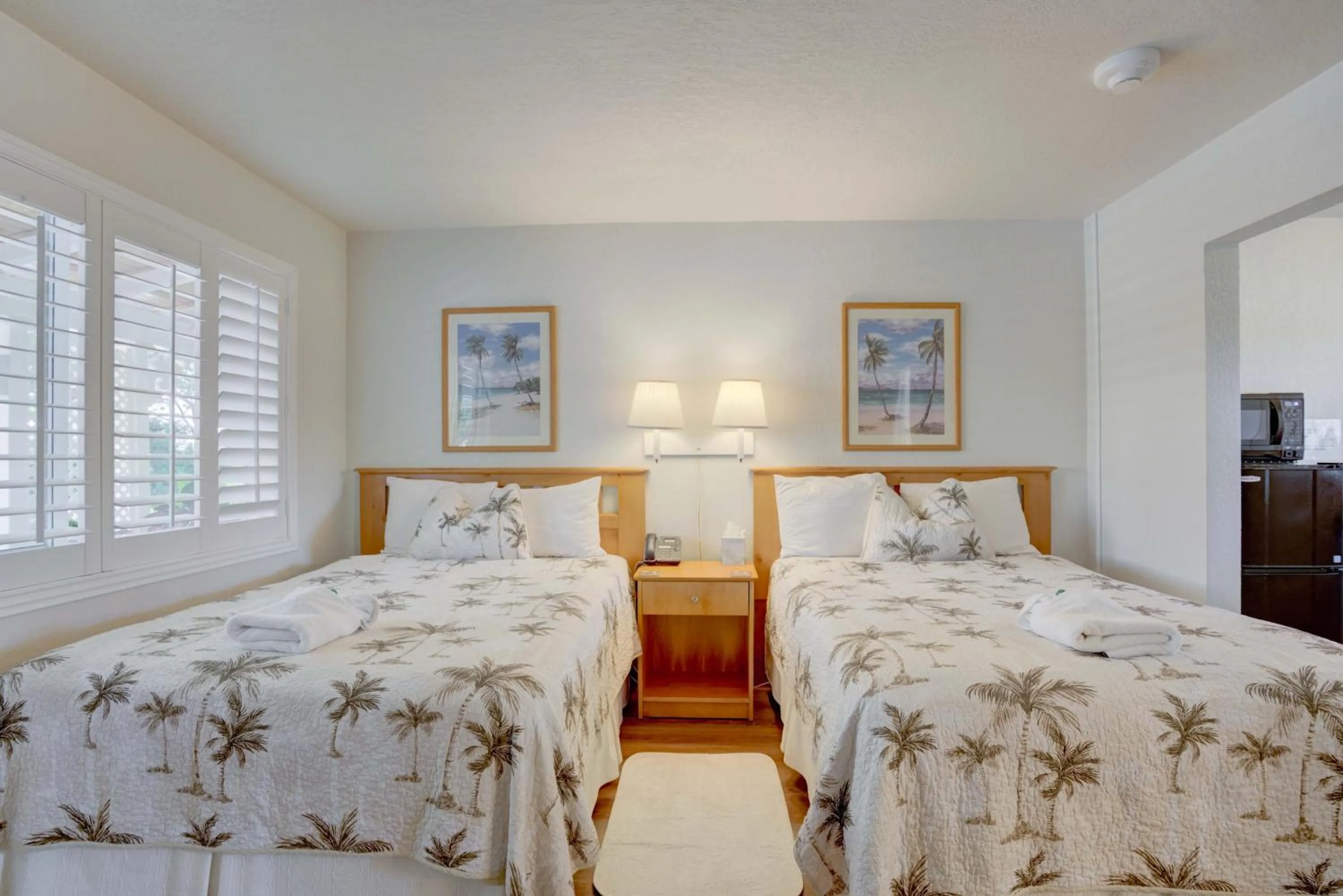 Bed in Tequesta Palms Inn