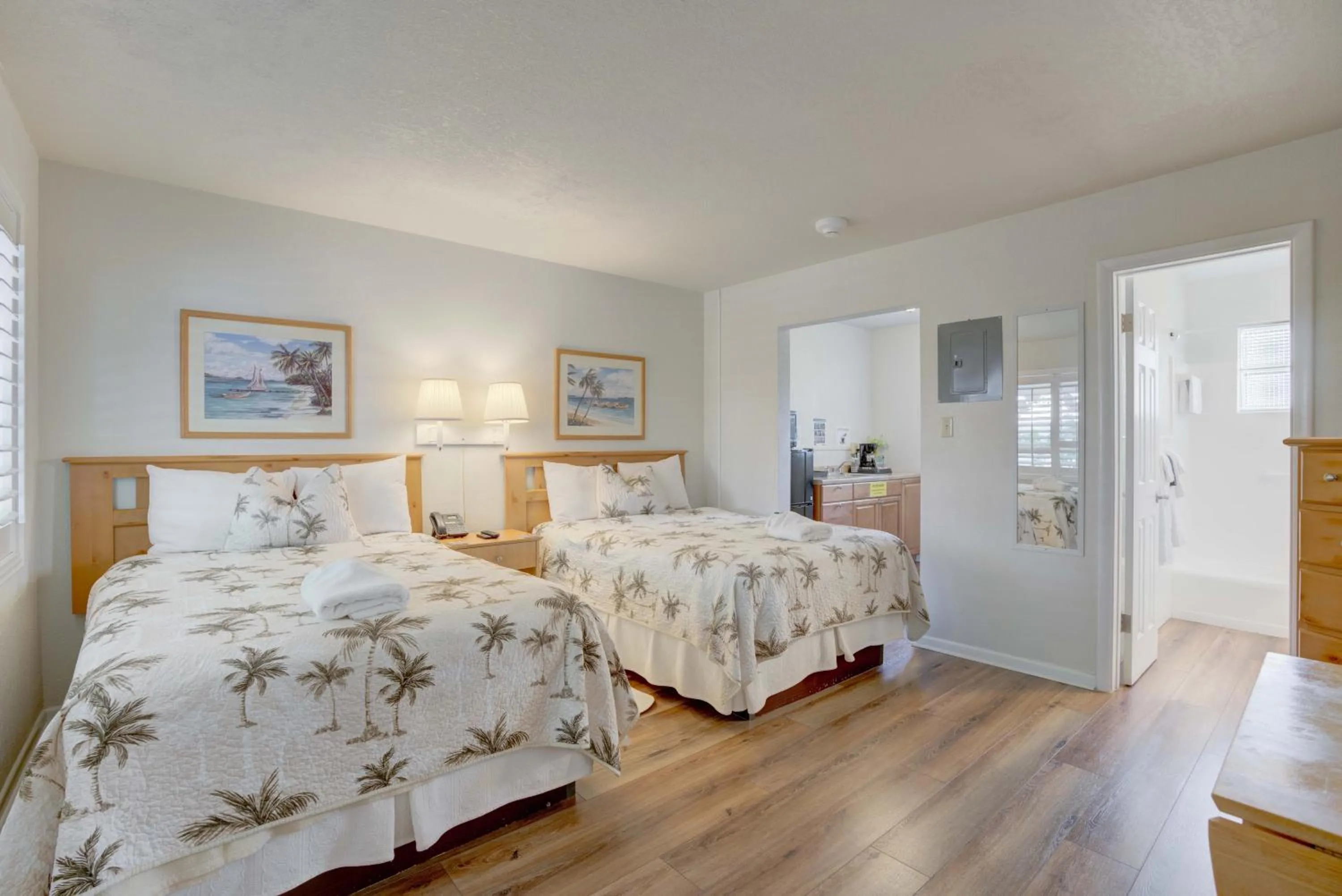 Bed in Tequesta Palms Inn